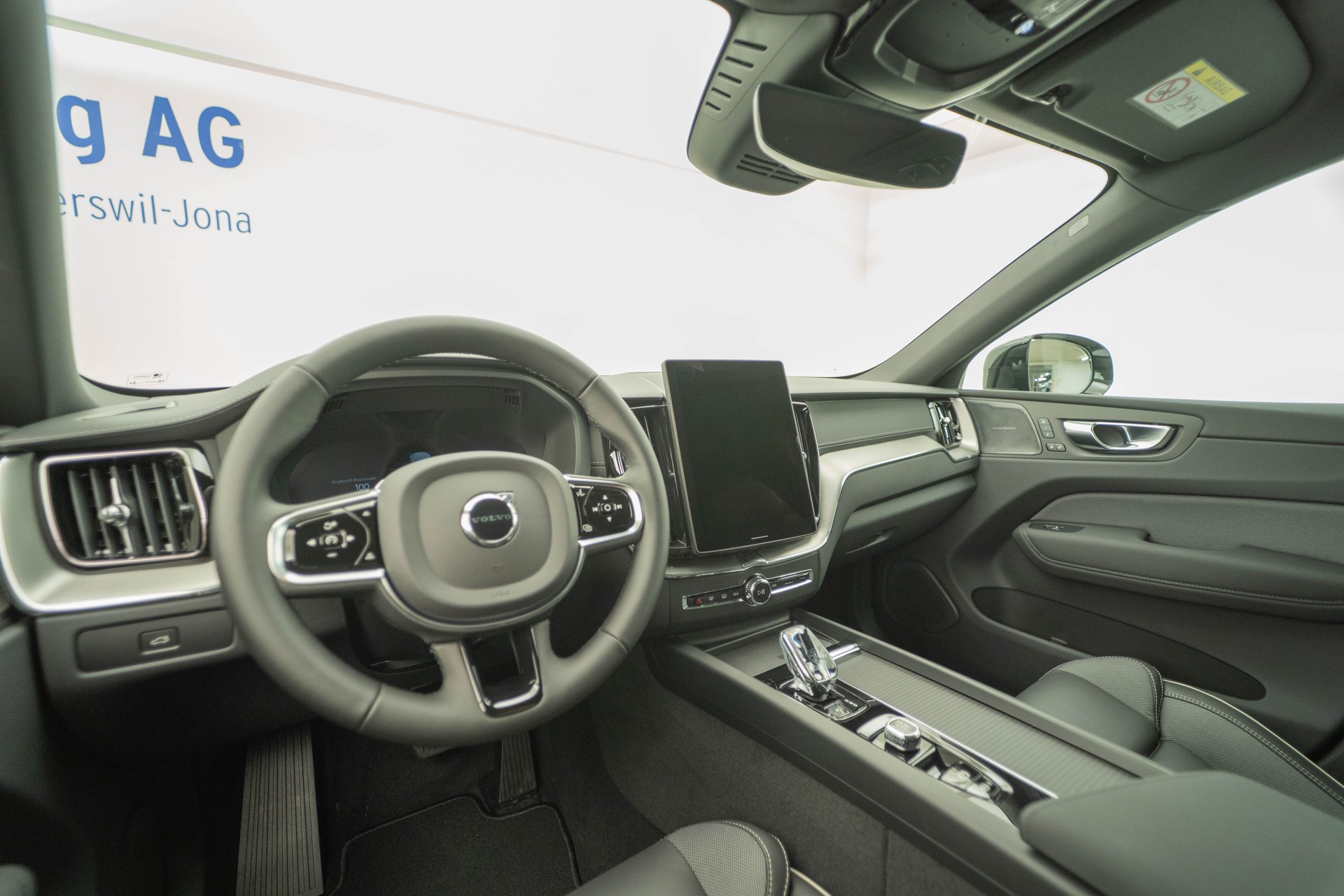 VOLVO XC60 2.0 B5 MH Black Edition AWD-image-6