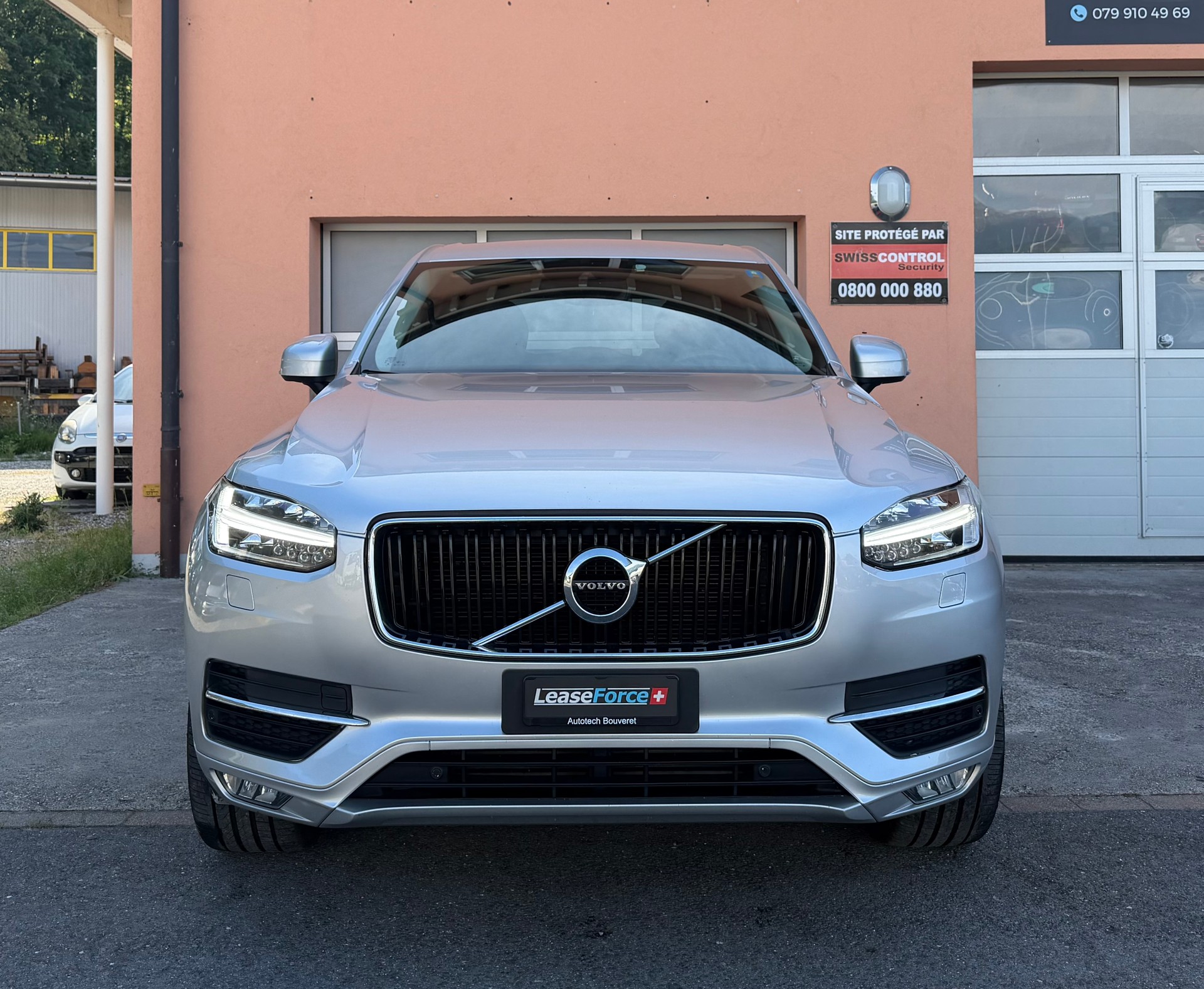 VOLVO XC90 D5 AWD Momentum Geartronic-image-4