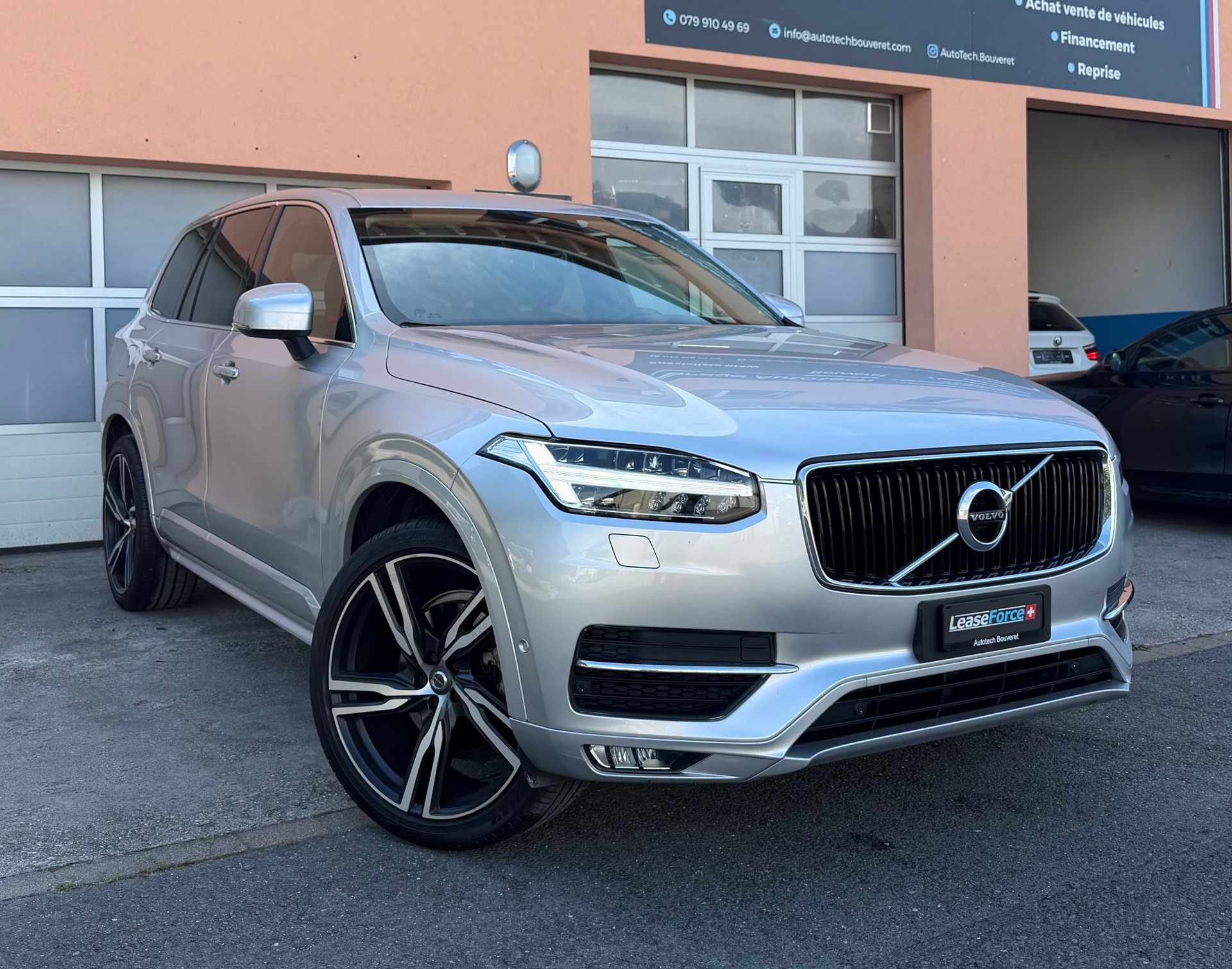 VOLVO XC90 D5 AWD Momentum Geartronic-image-0