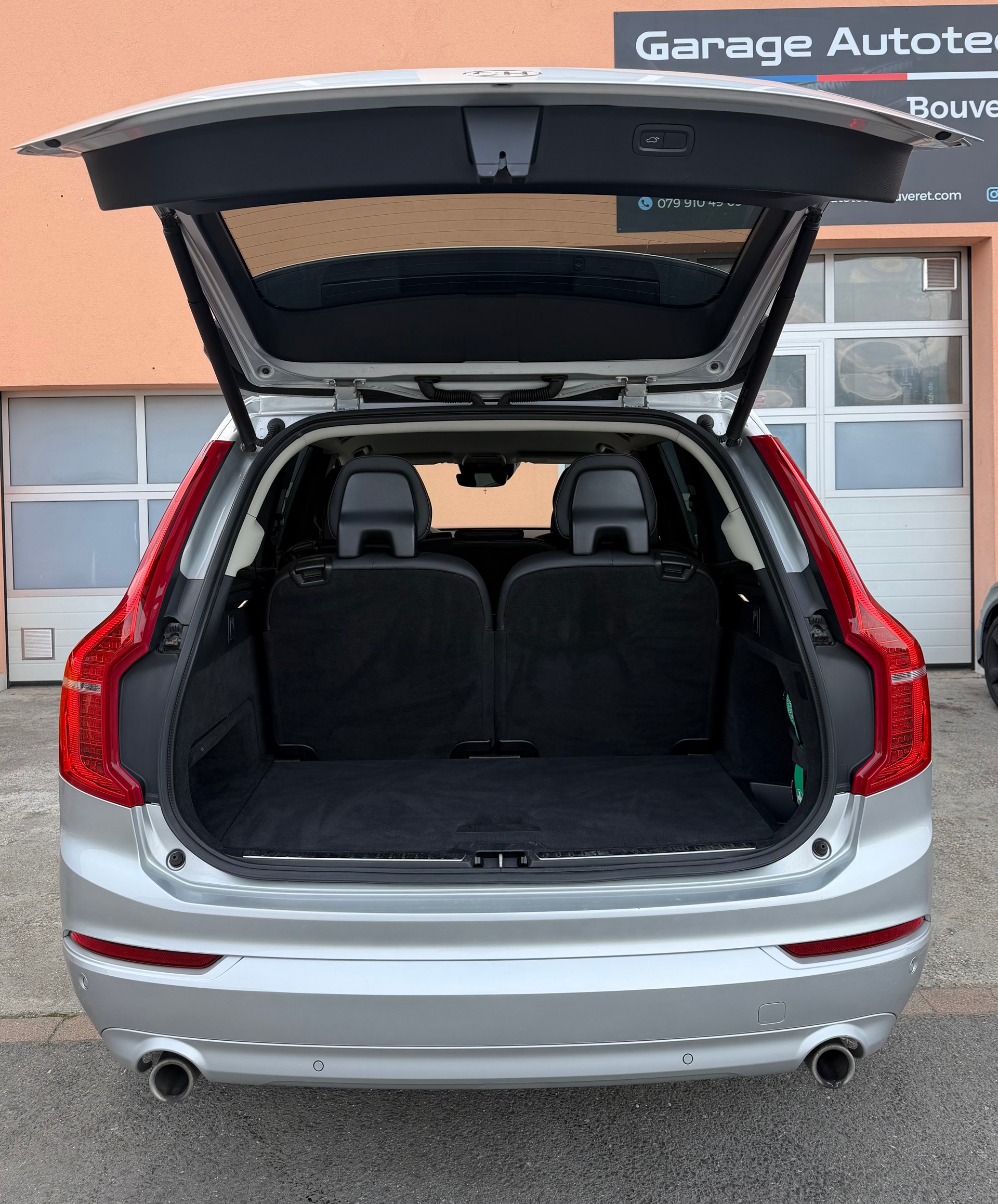 VOLVO XC90 D5 AWD Momentum Geartronic-image-7