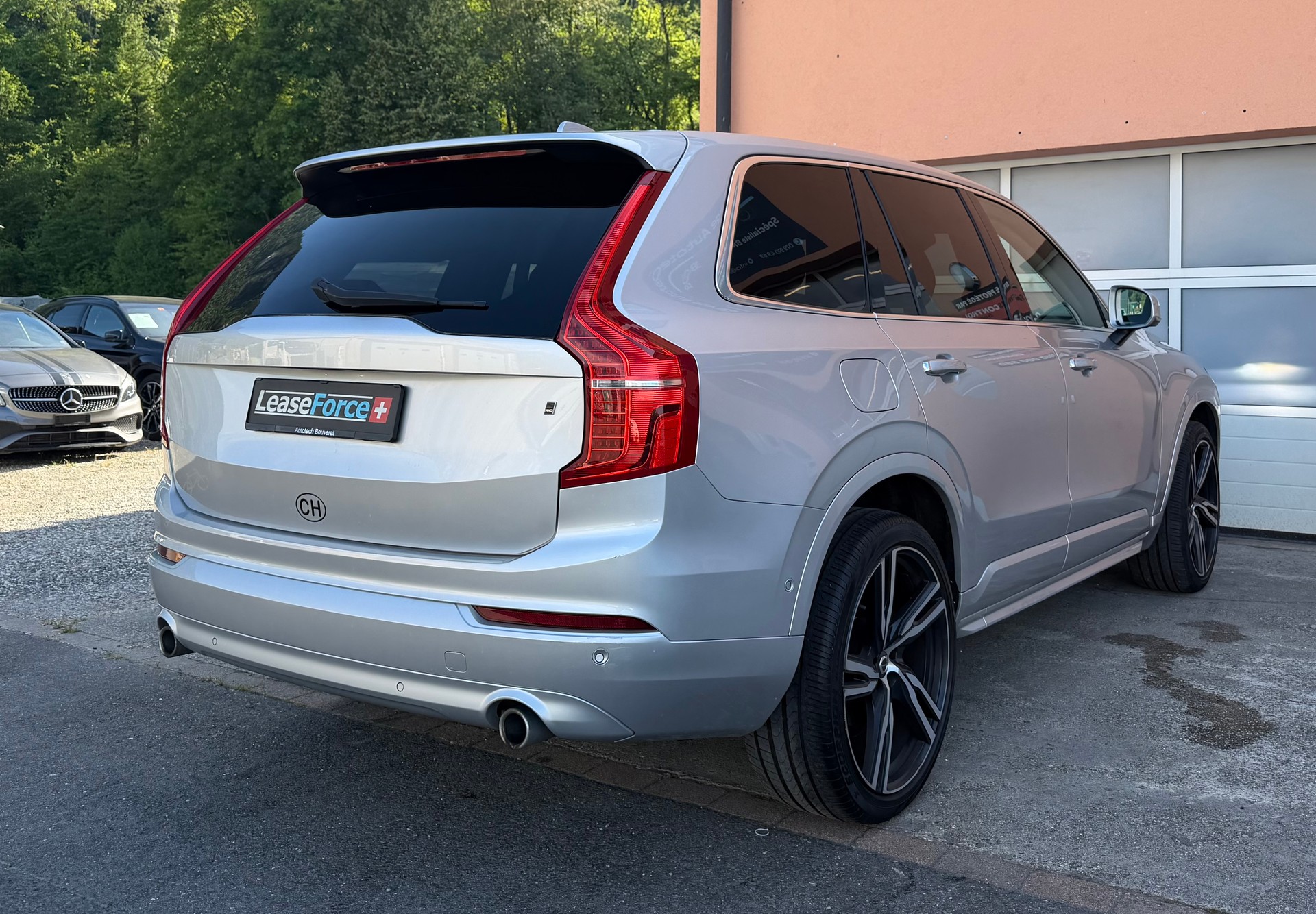 VOLVO XC90 D5 AWD Momentum Geartronic-image-3