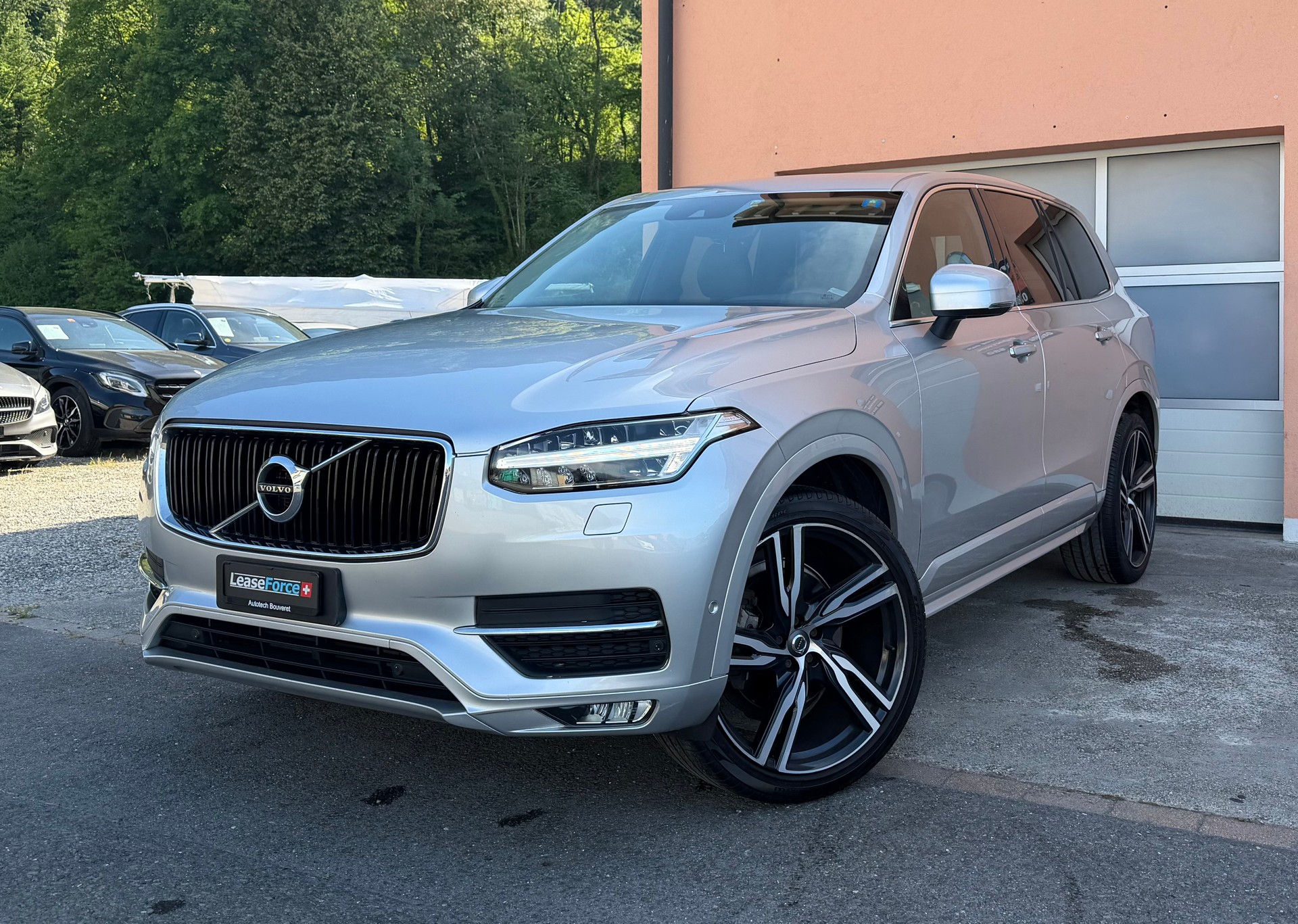 VOLVO XC90 D5 AWD Momentum Geartronic-image-1