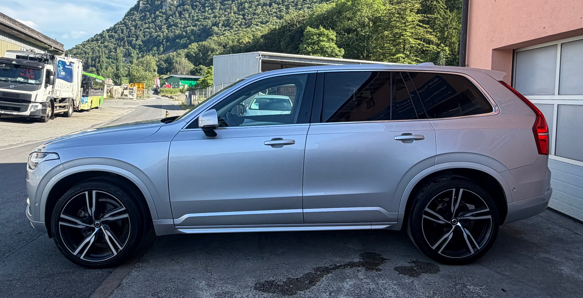 VOLVO XC90 D5 AWD Momentum Geartronic-image-6