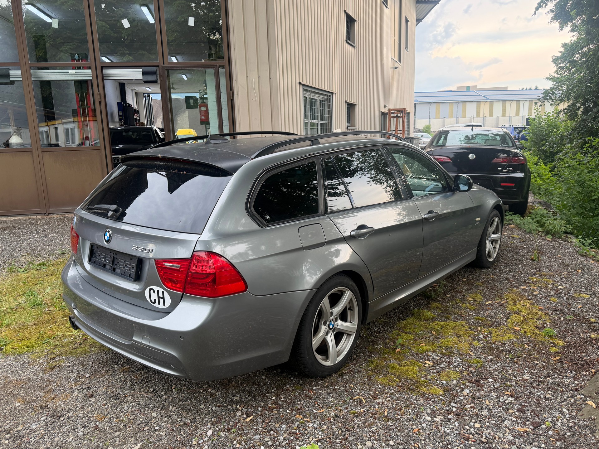 BMW 330i xDrive Touring Steptronic-image-3