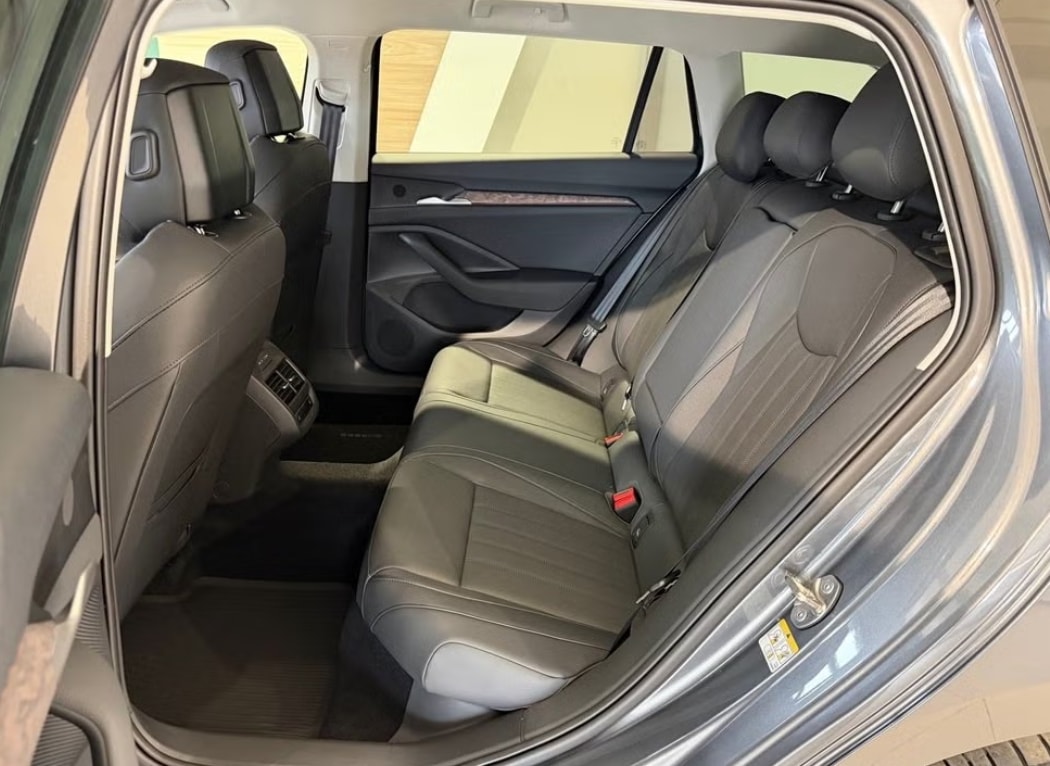 SKODA Superb Combi 2.0 TDi L&K 4x4 DSG-image-3