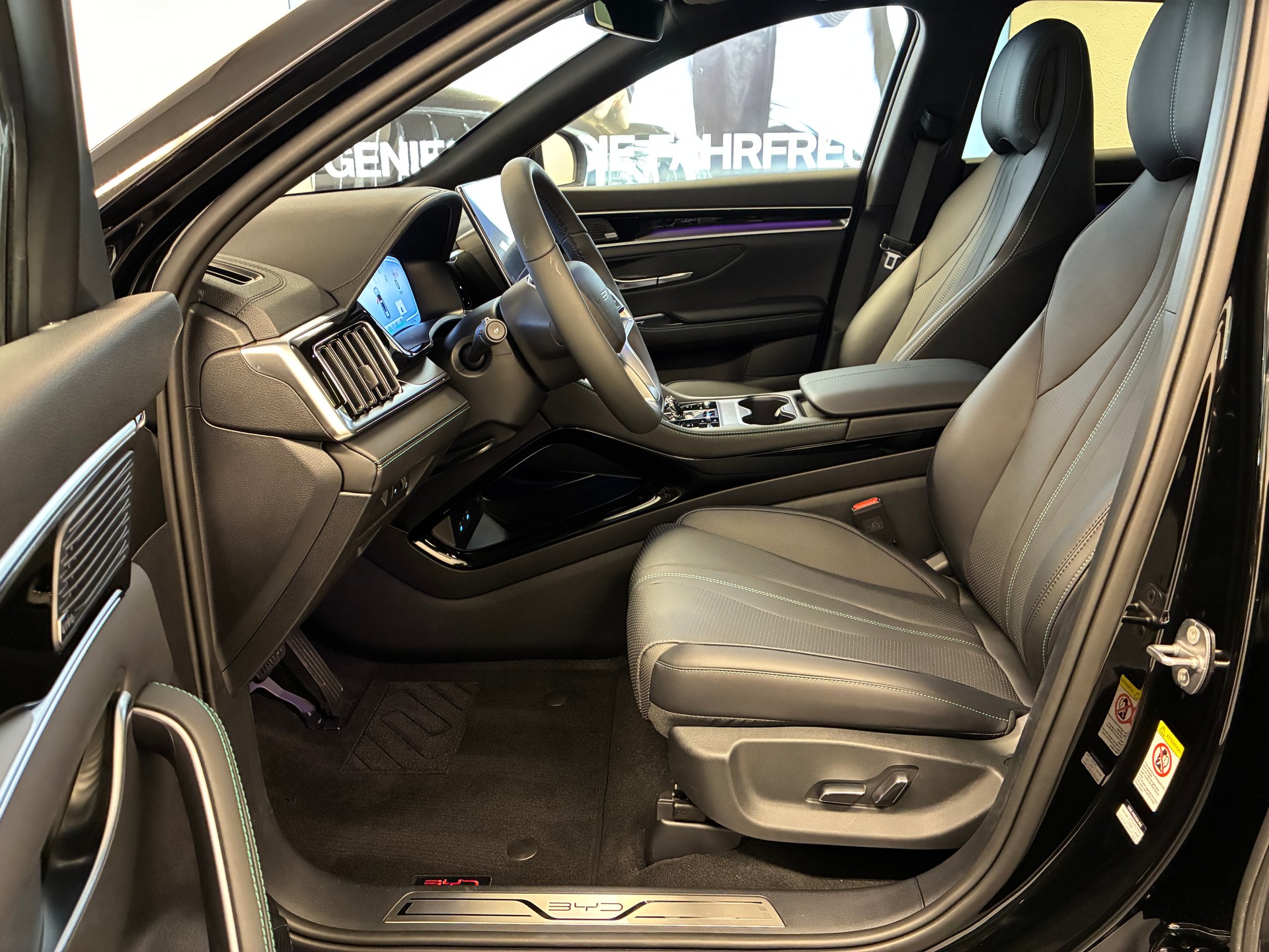 BYD Seal U DM-i Design AWD-image-9