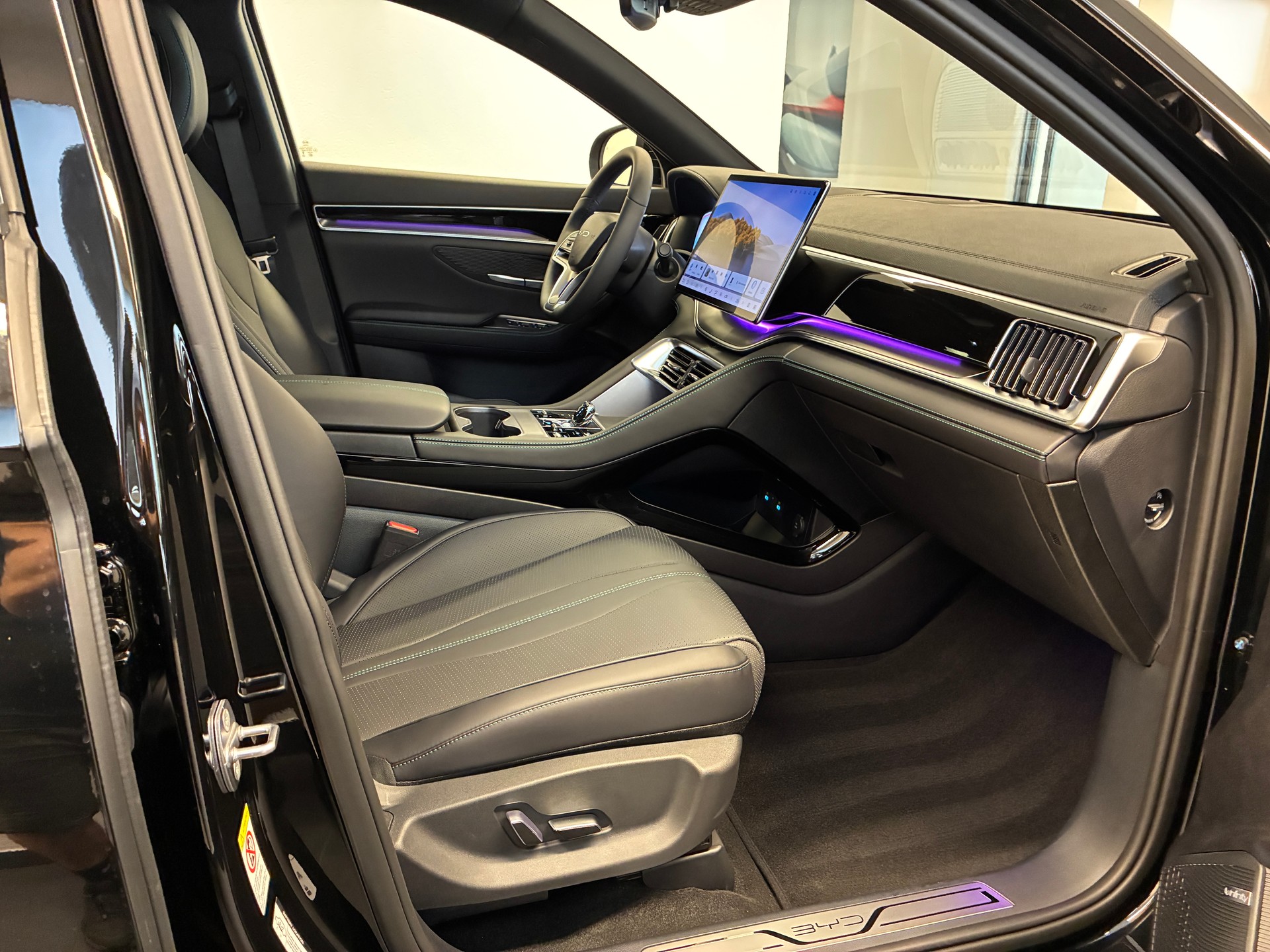 BYD Seal U DM-i Design AWD-image-10