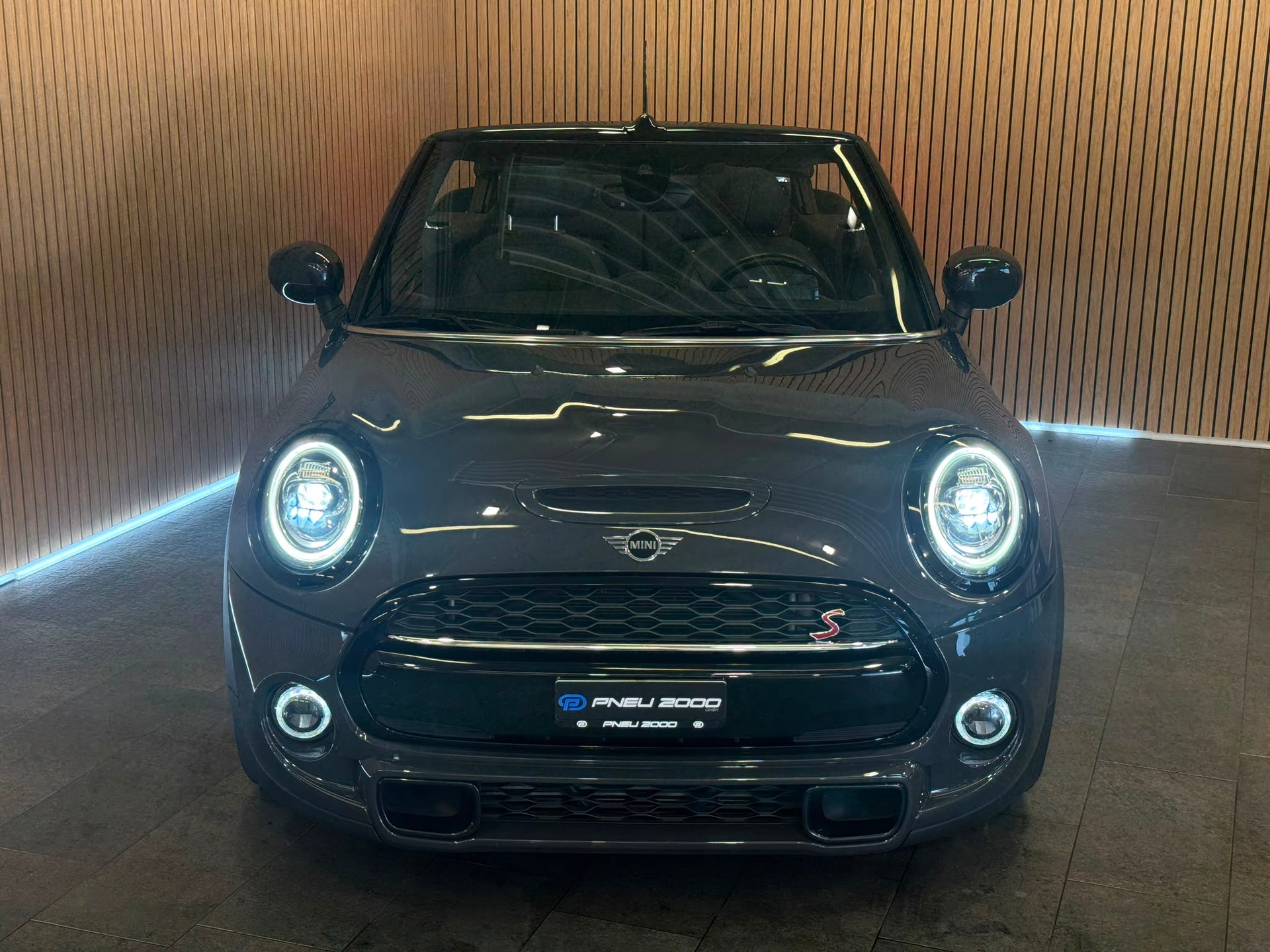 MINI Cooper S Cabriolet DKG-showroom-element-1