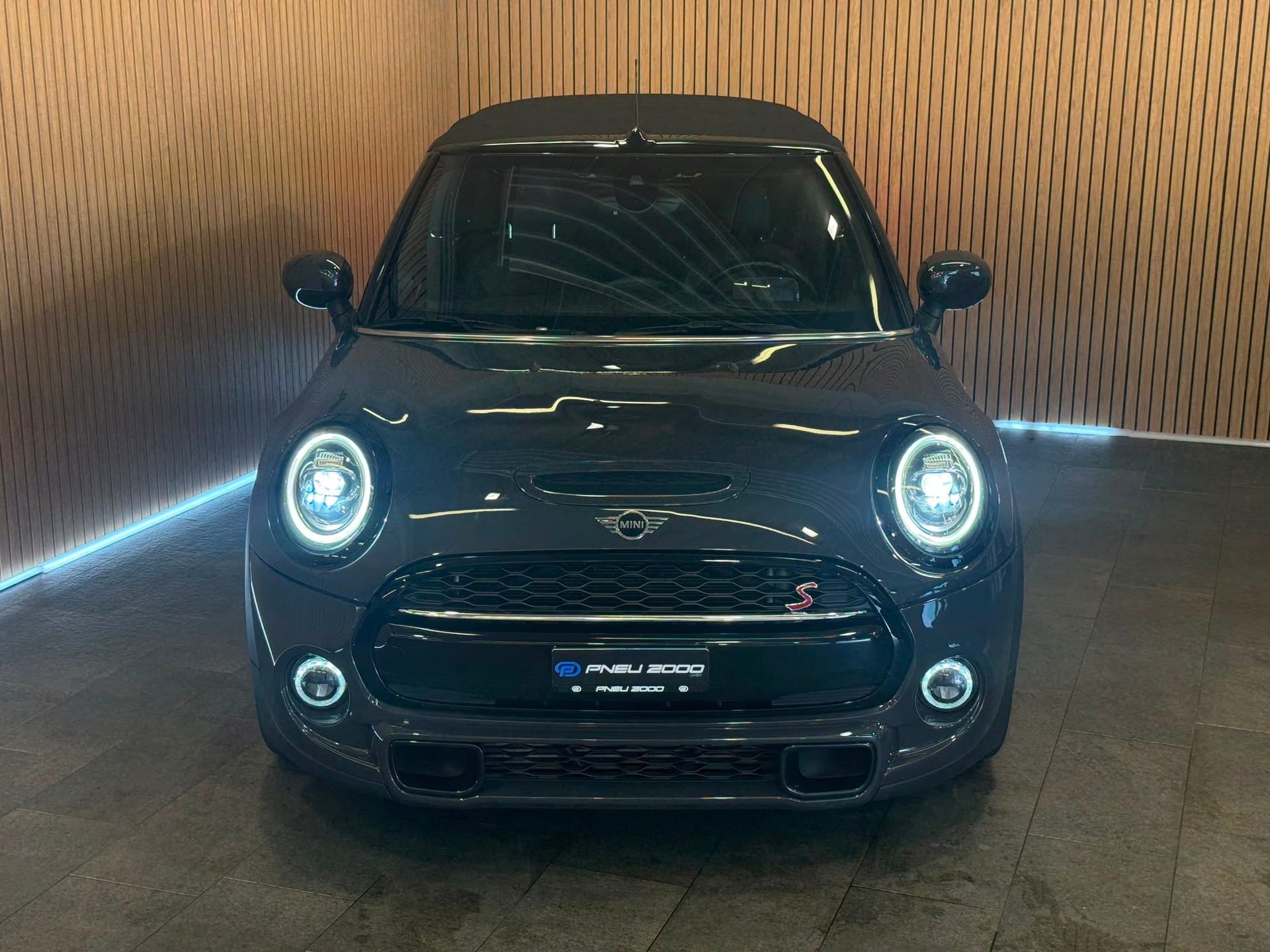 MINI Cooper S Cabriolet DKG-showroom-element-3