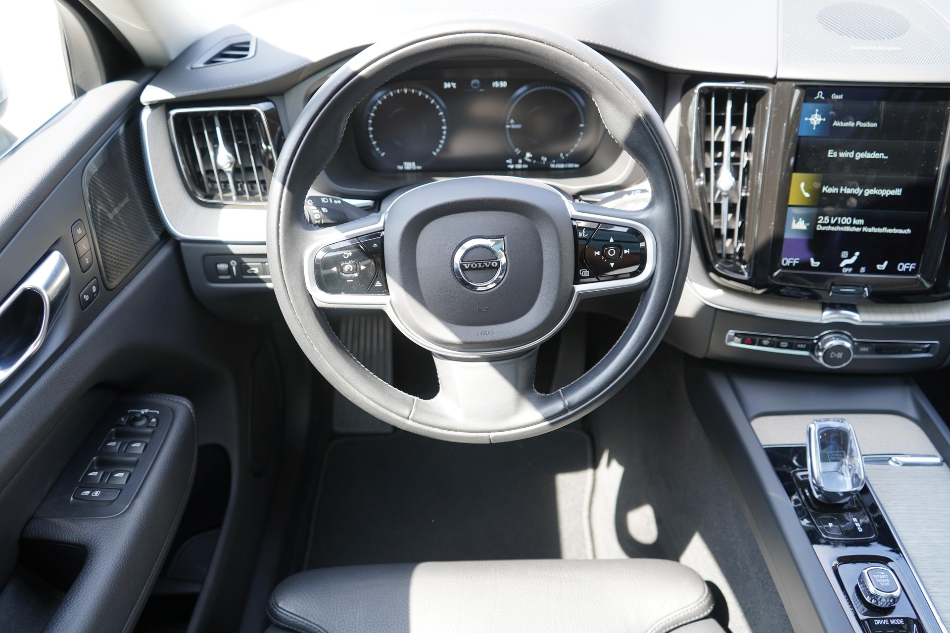 VOLVO XC60 2.0 T6 TE Inscription eAWD-image-7