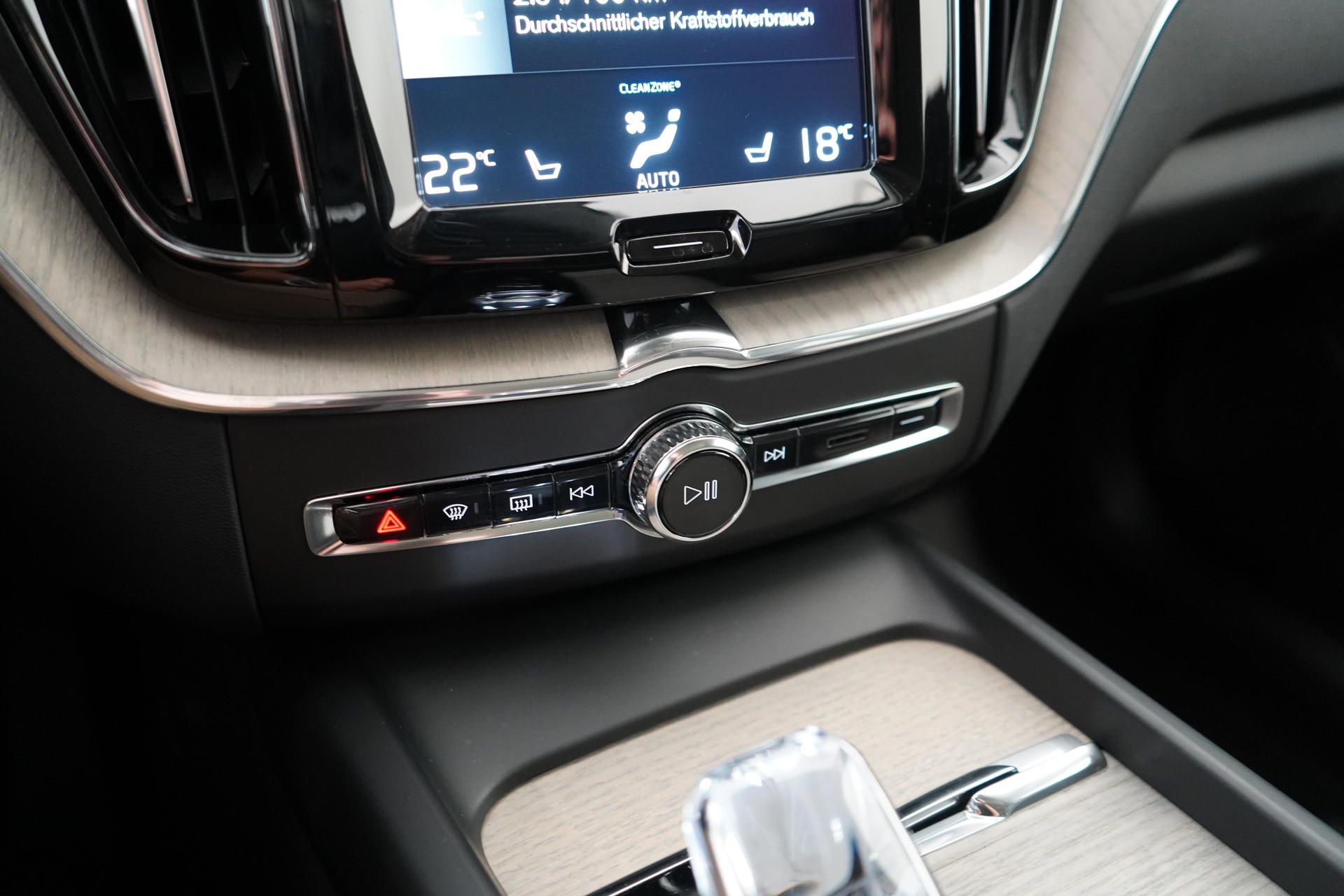 VOLVO XC60 2.0 T6 TE Inscription eAWD-image-11