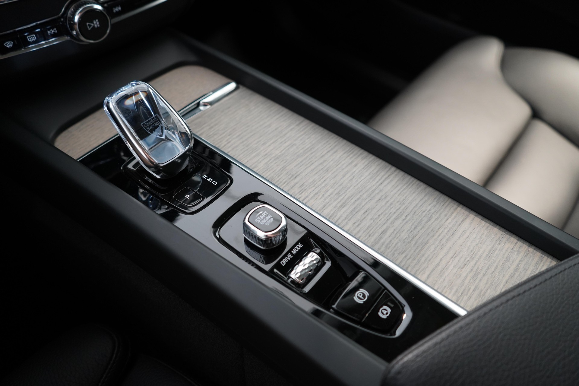 VOLVO XC60 2.0 T6 TE Inscription eAWD-image-13
