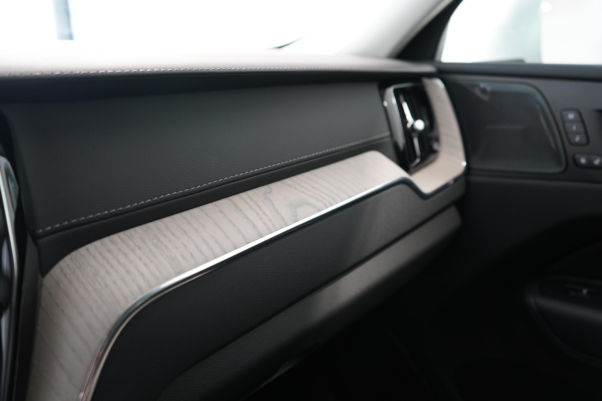 VOLVO XC60 2.0 T6 TE Inscription eAWD-image-14