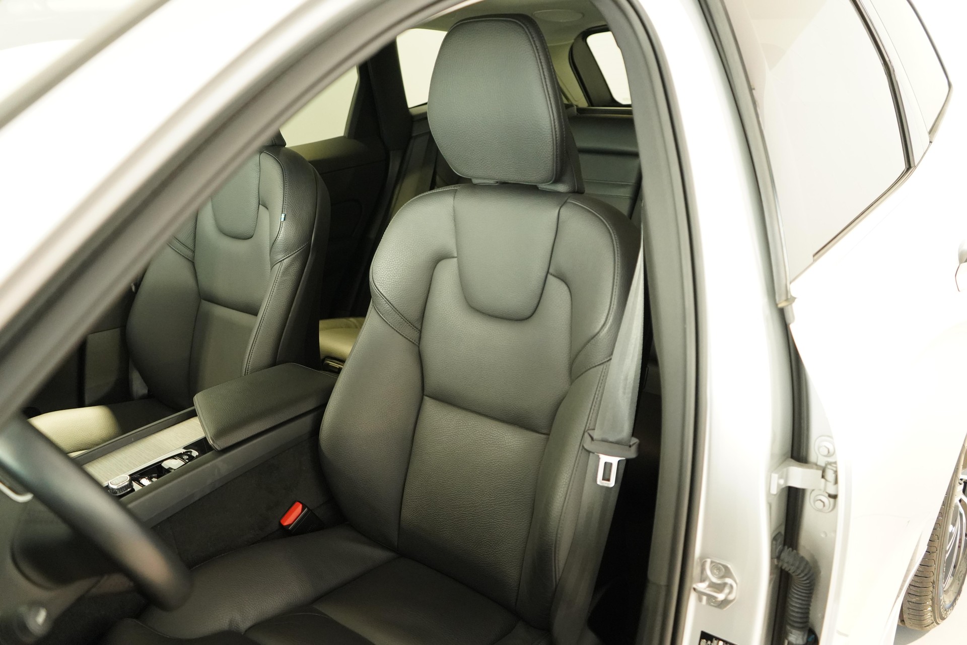 VOLVO XC60 2.0 T6 TE Inscription eAWD-image-5