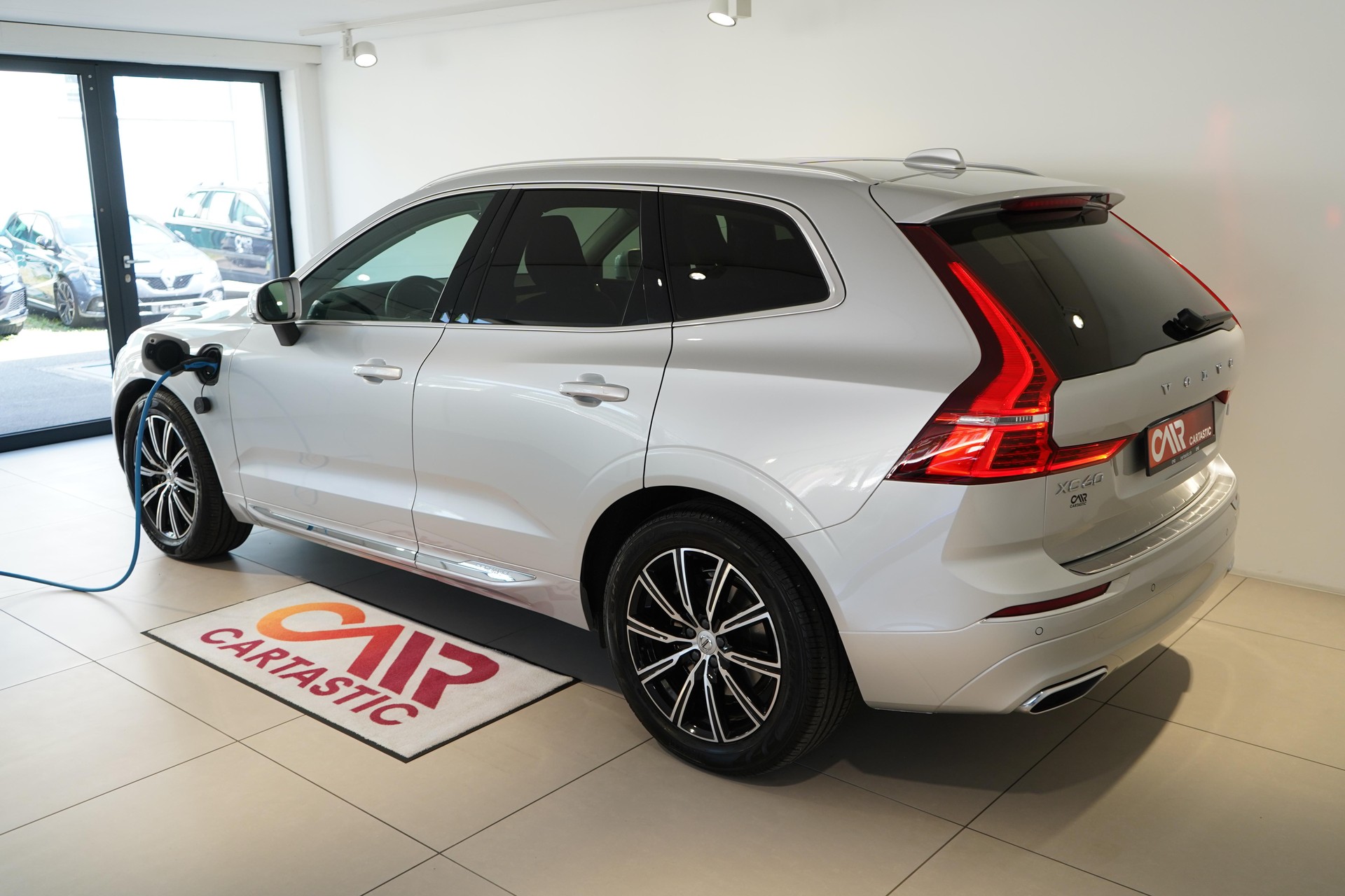 VOLVO XC60 2.0 T6 TE Inscription eAWD-image-2