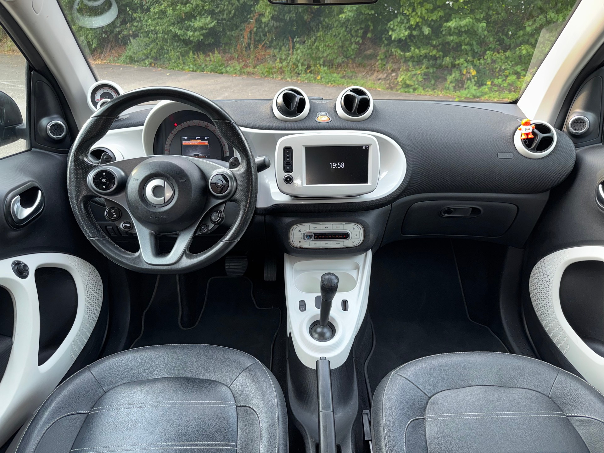 SMART fortwo-image-9