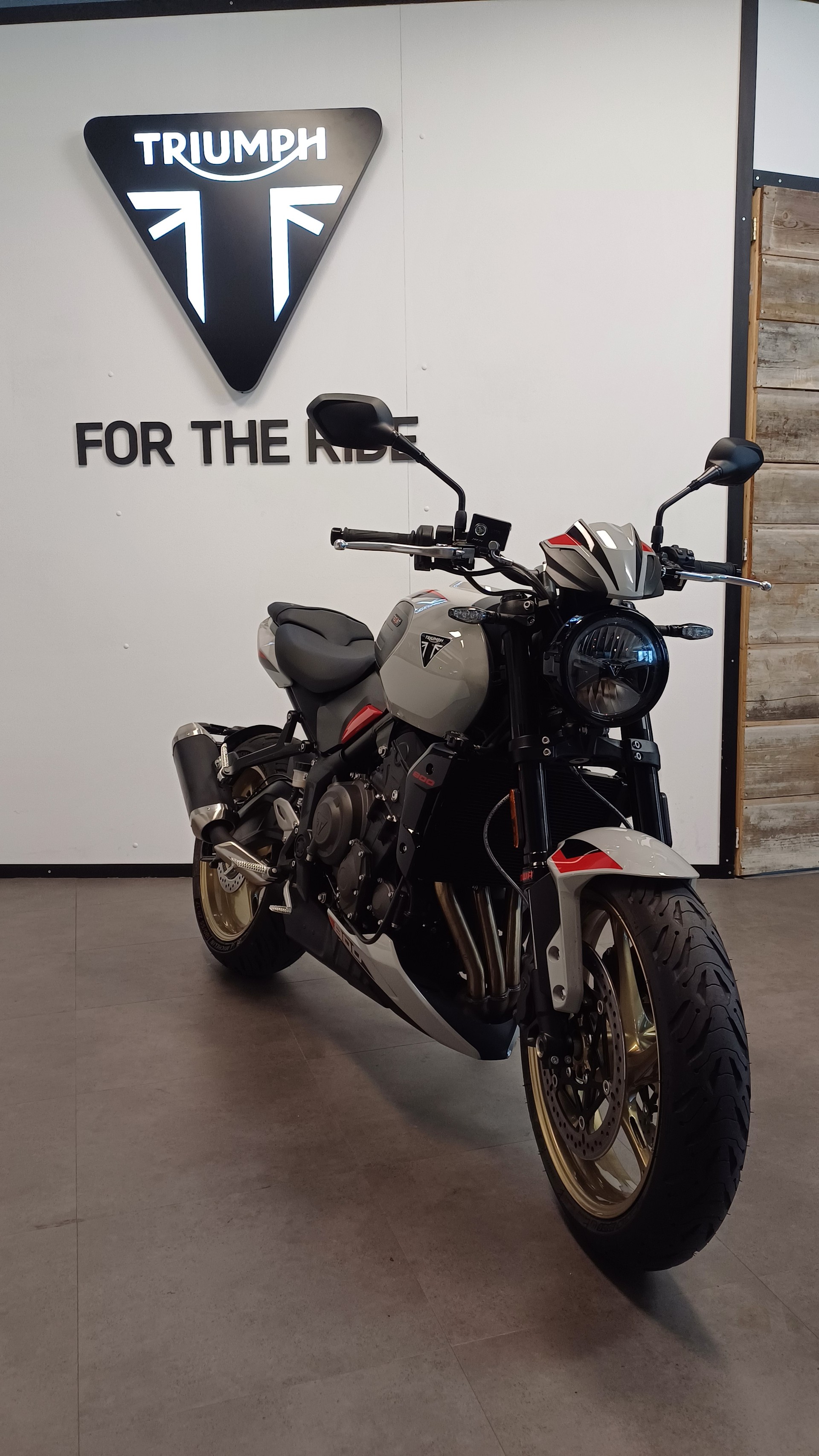 TRIUMPH Triumph Trident 800
