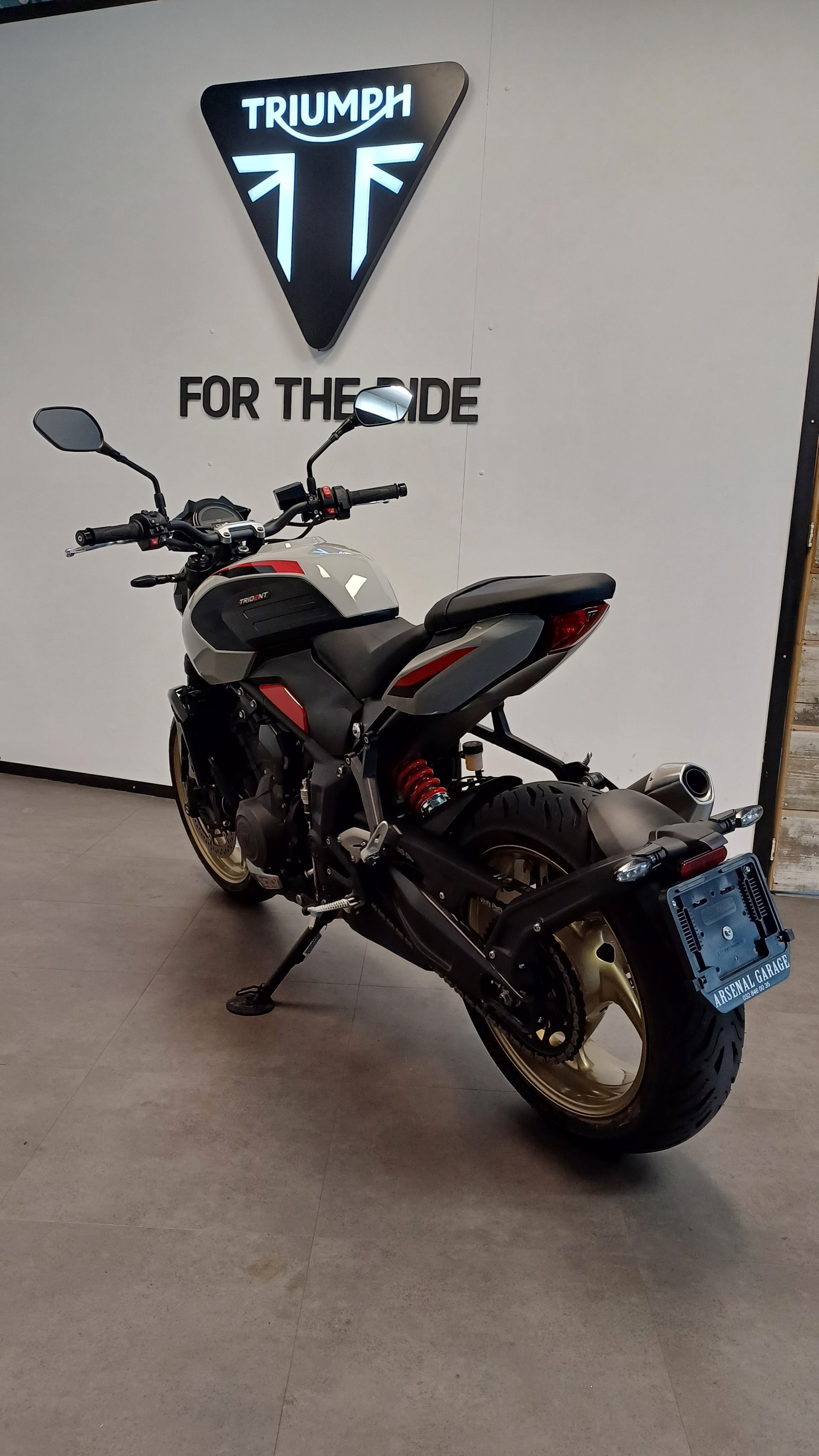 TRIUMPH Triumph Trident 800-image-4