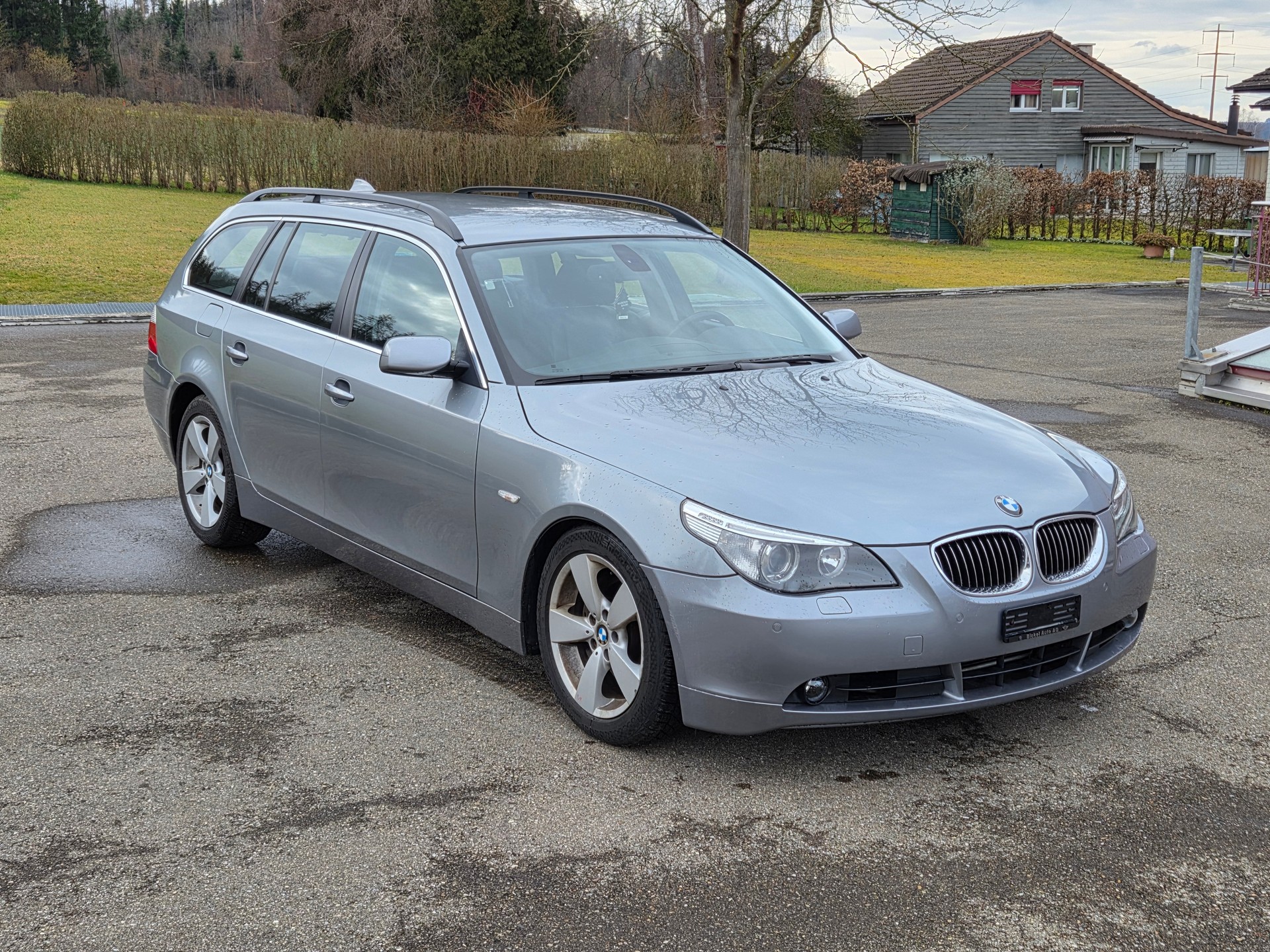 BMW 530xi Touring-image-0
