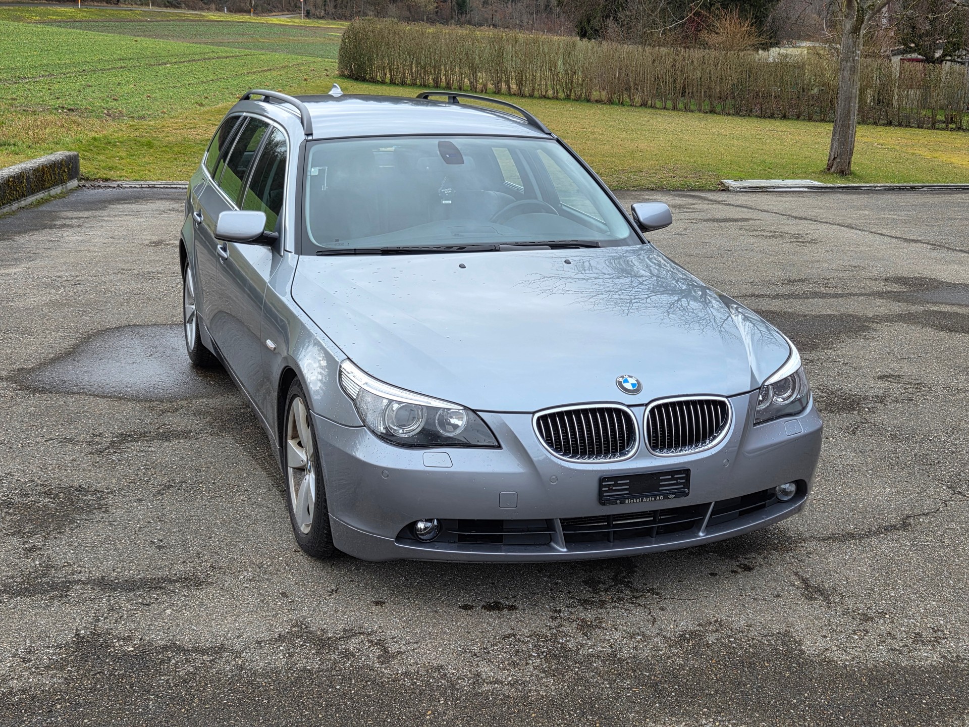 BMW 530xi Touring-image-1