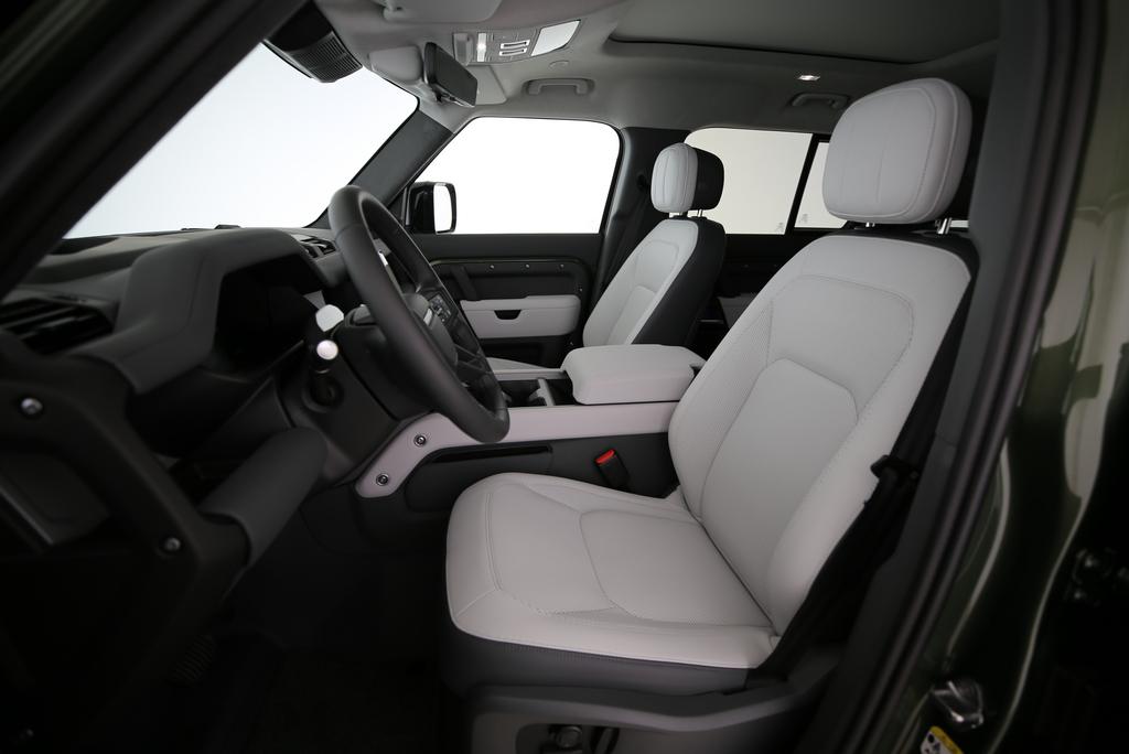 LAND ROVER Defender 110 3.0 D I6 350 X-Dynamic HSE-image-2