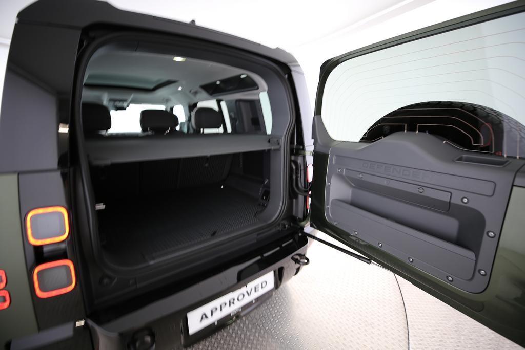 LAND ROVER Defender 110 3.0 D I6 350 X-Dynamic HSE-image-14