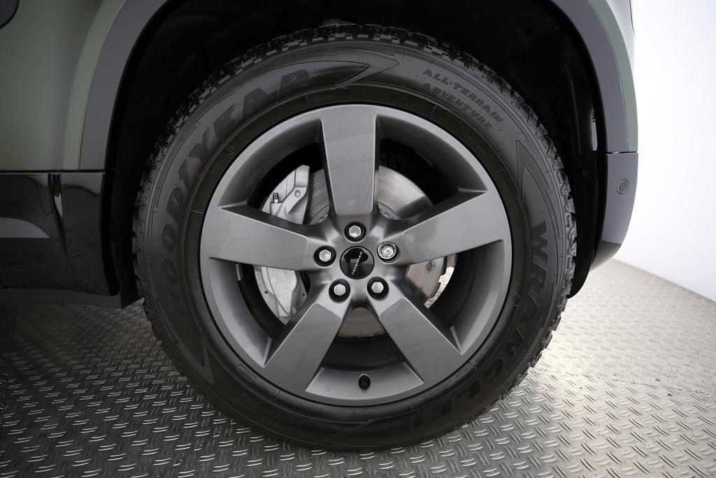 LAND ROVER Defender 110 3.0 D I6 350 X-Dynamic HSE-image-15