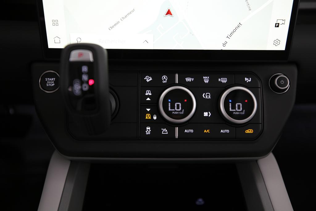 LAND ROVER Defender 110 3.0 D I6 350 X-Dynamic HSE-image-8