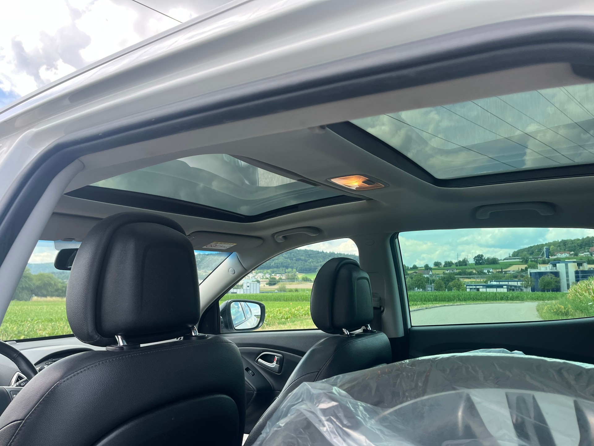 HYUNDAI iX 35 2.0 CRDi Premium 4WD Automatic-image-13