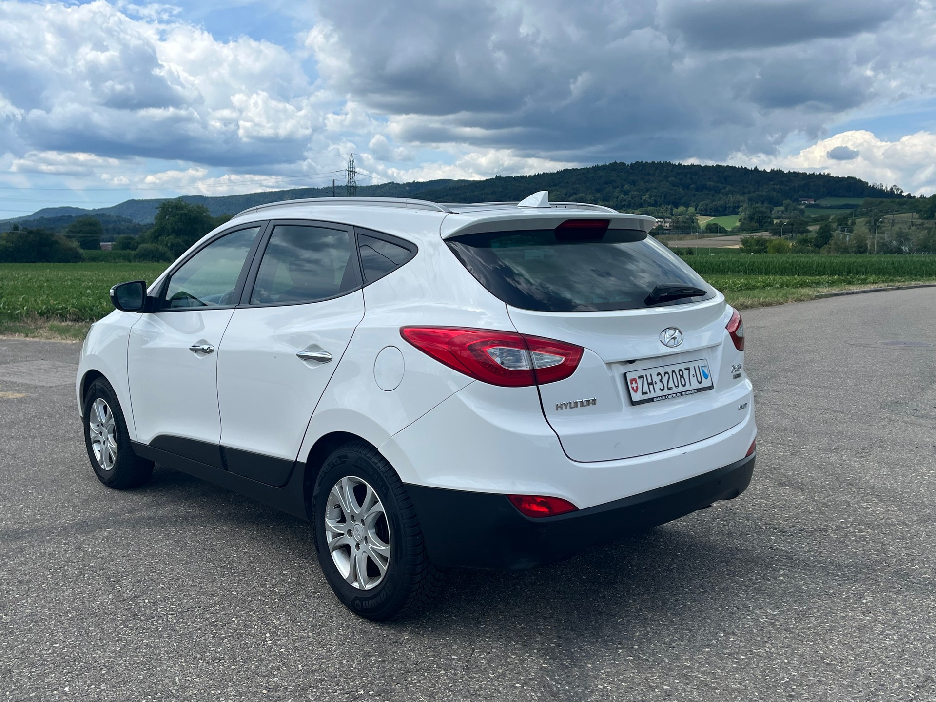 HYUNDAI iX 35 2.0 CRDi Premium 4WD Automatic-image-4