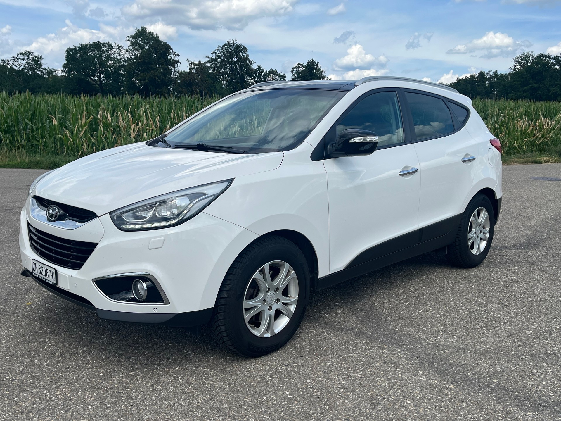 HYUNDAI iX 35 2.0 CRDi Premium 4WD Automatic-image-1