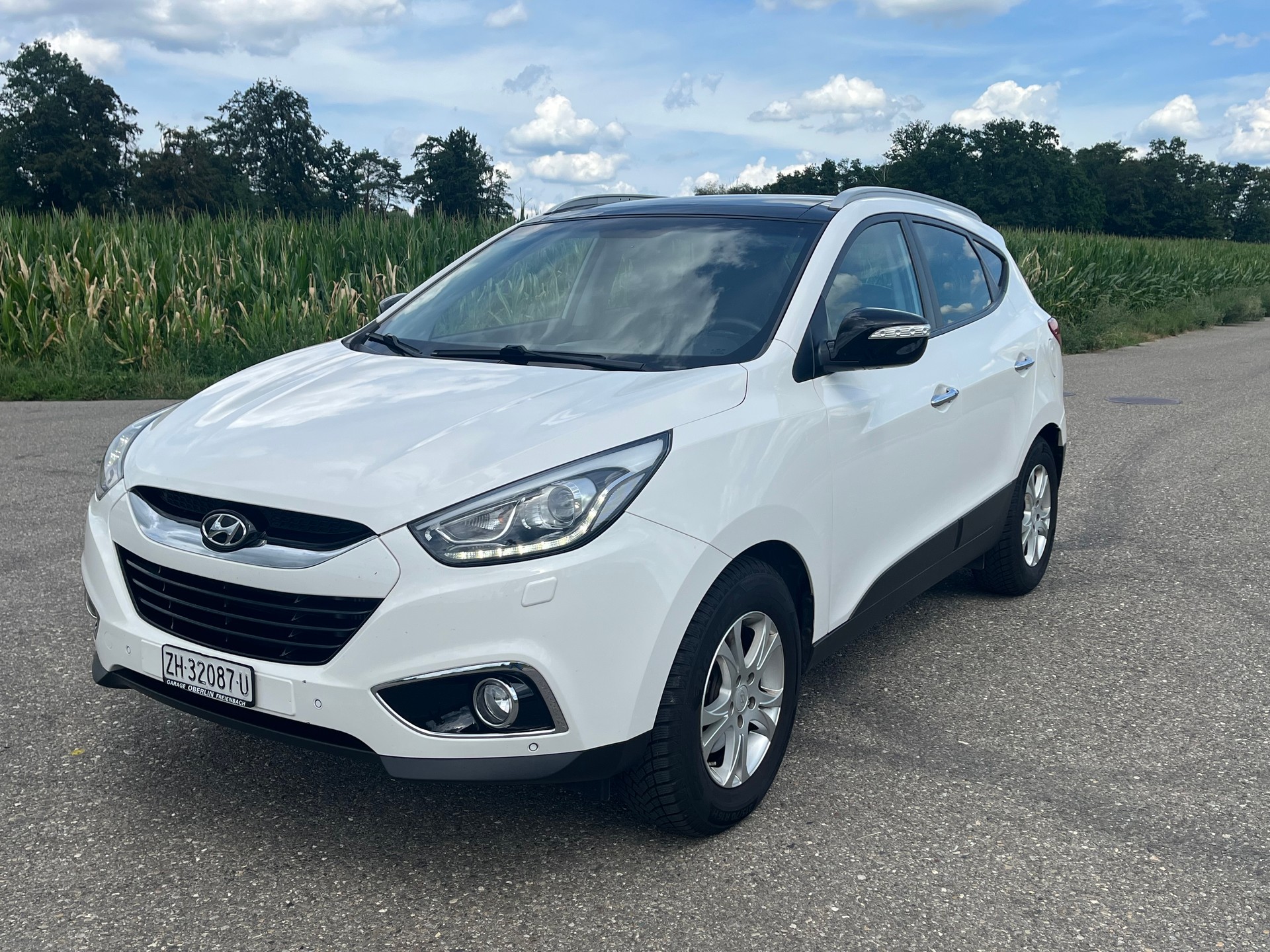 HYUNDAI iX 35 2.0 CRDi Premium 4WD Automatic-image-2