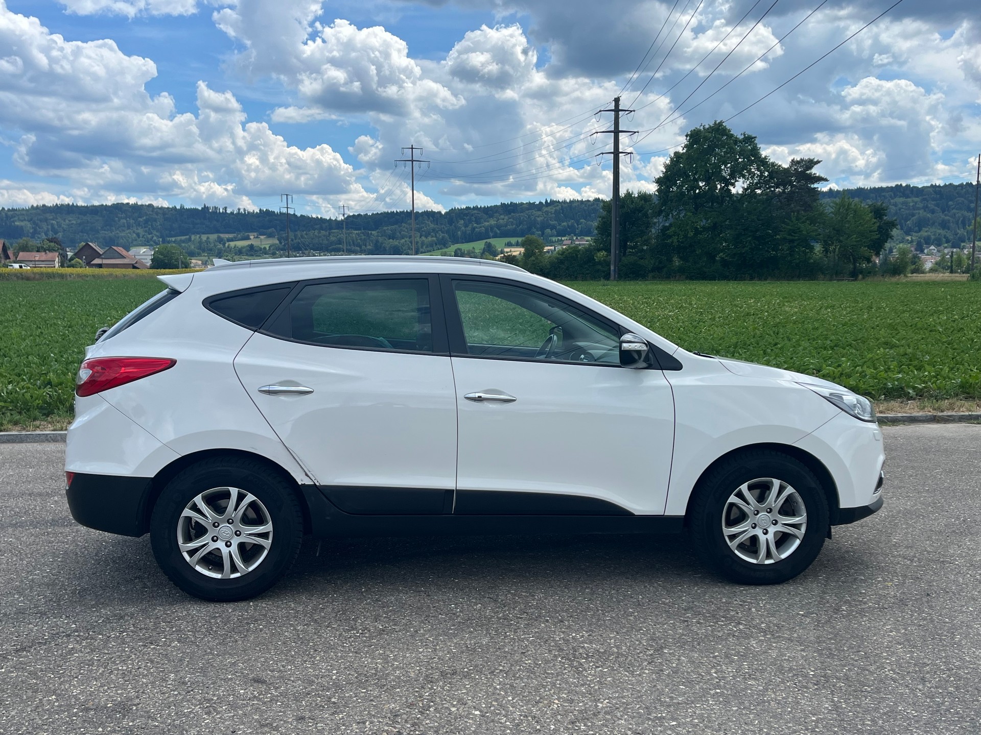 HYUNDAI iX 35 2.0 CRDi Premium 4WD Automatic-image-6