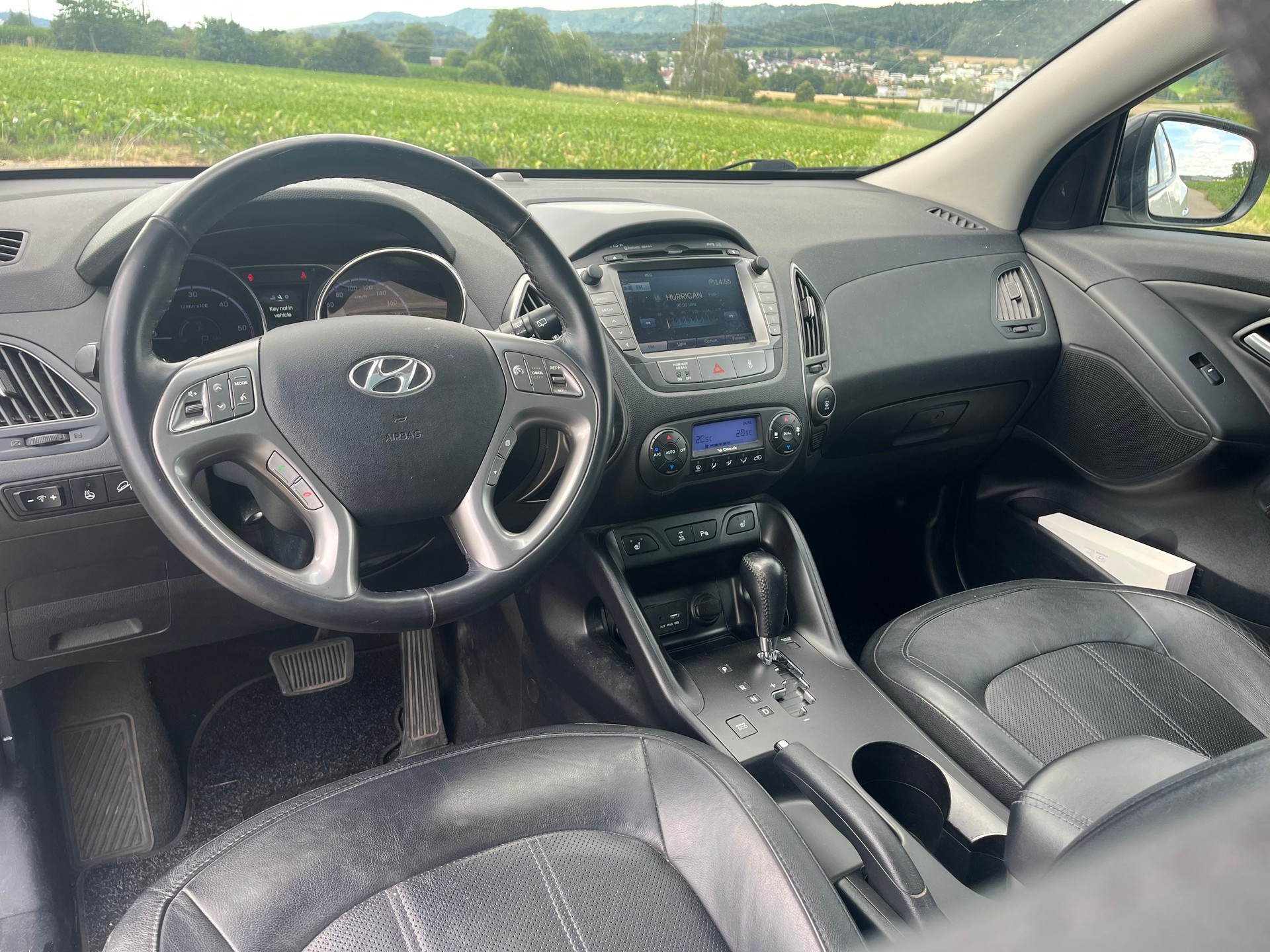HYUNDAI iX 35 2.0 CRDi Premium 4WD Automatic-image-14