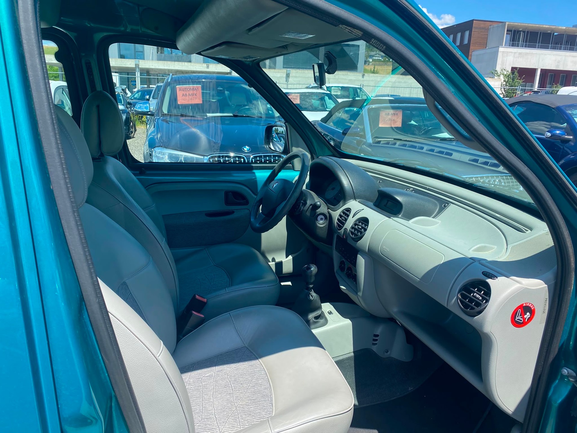 RENAULT Kangoo 1.6 16V Privilège Suisse 4x4-image-7