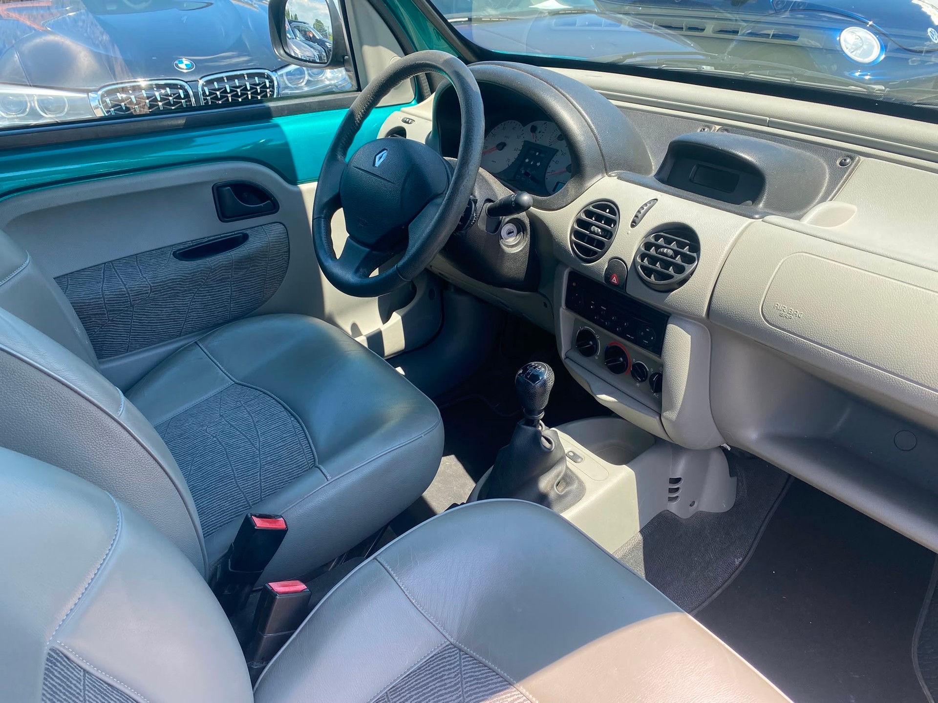 RENAULT Kangoo 1.6 16V Privilège Suisse 4x4-image-6