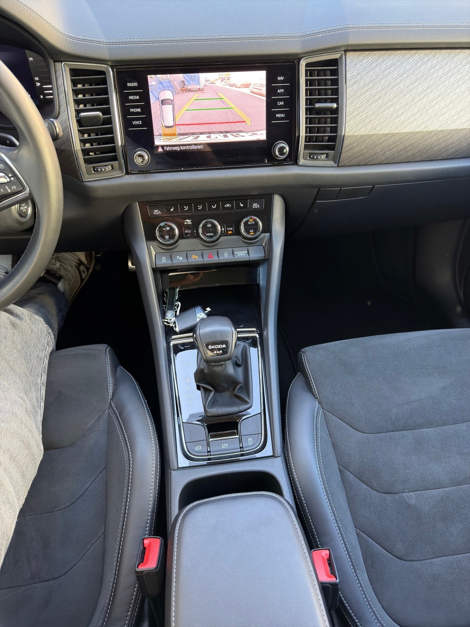 SKODA Kodiaq 2.0 TDI CR Clever 4x4 DSG-image-15
