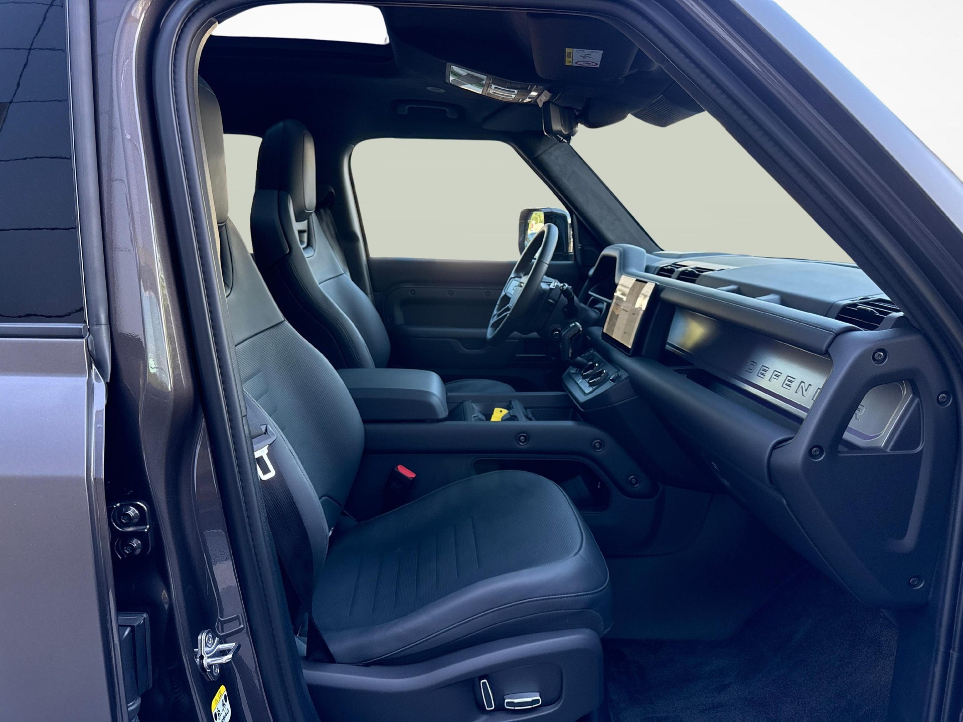LAND ROVER Defender 110 4.4 V8 Octa + Gancio traino elettrico-image-9