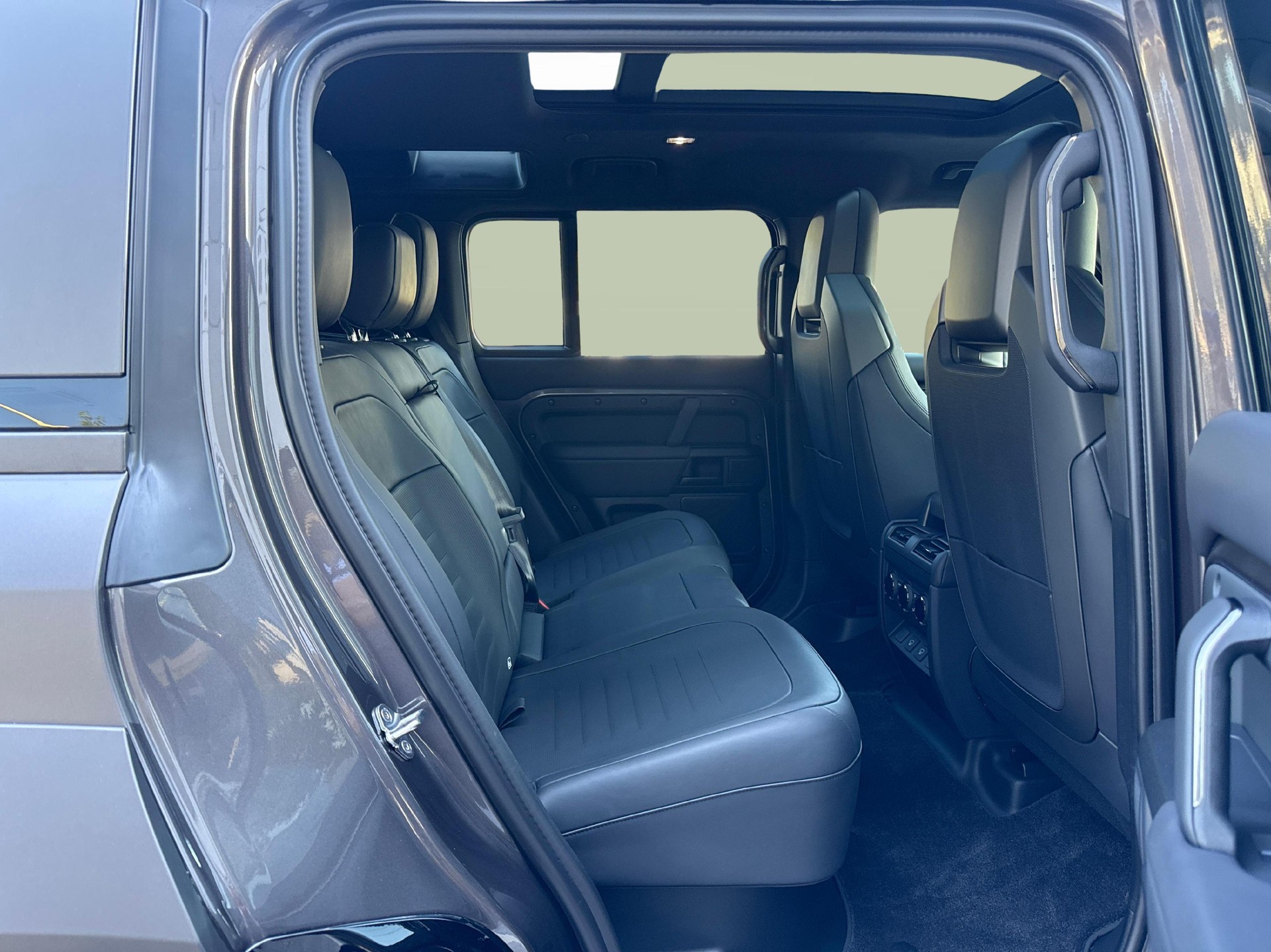 LAND ROVER Defender 110 4.4 V8 Octa + Gancio traino elettrico-image-11
