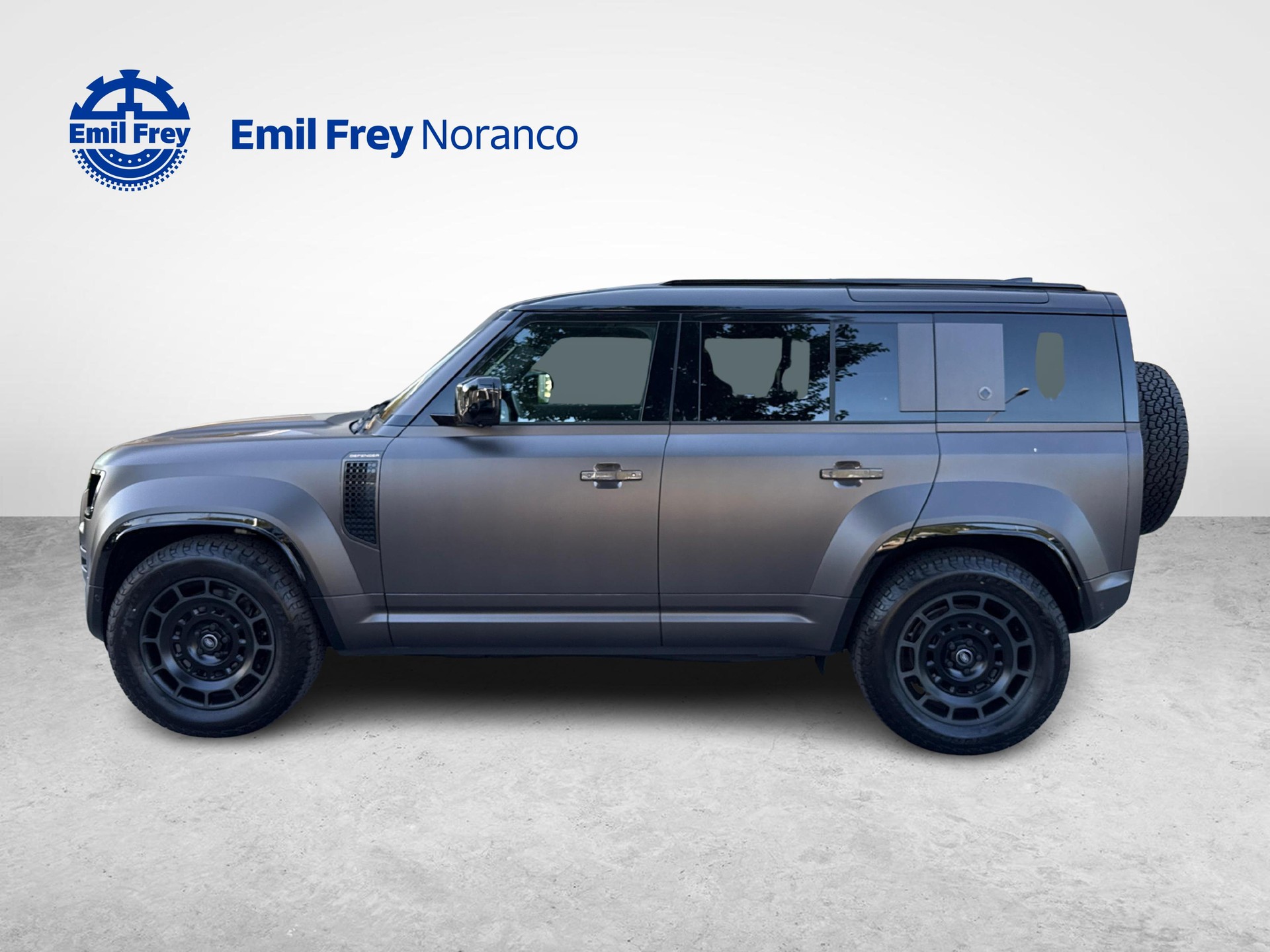 LAND ROVER Defender 110 4.4 V8 Octa + Gancio traino elettrico-showroom-element-1