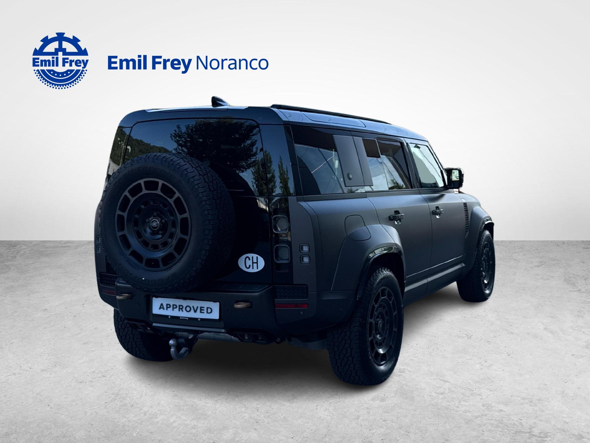 LAND ROVER Defender 110 4.4 V8 Octa + Gancio traino elettrico-image-4
