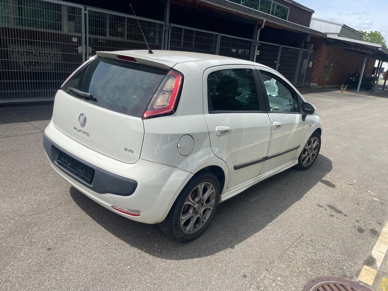 FIAT Punto Evo 1.4 16V Sporting-image-3