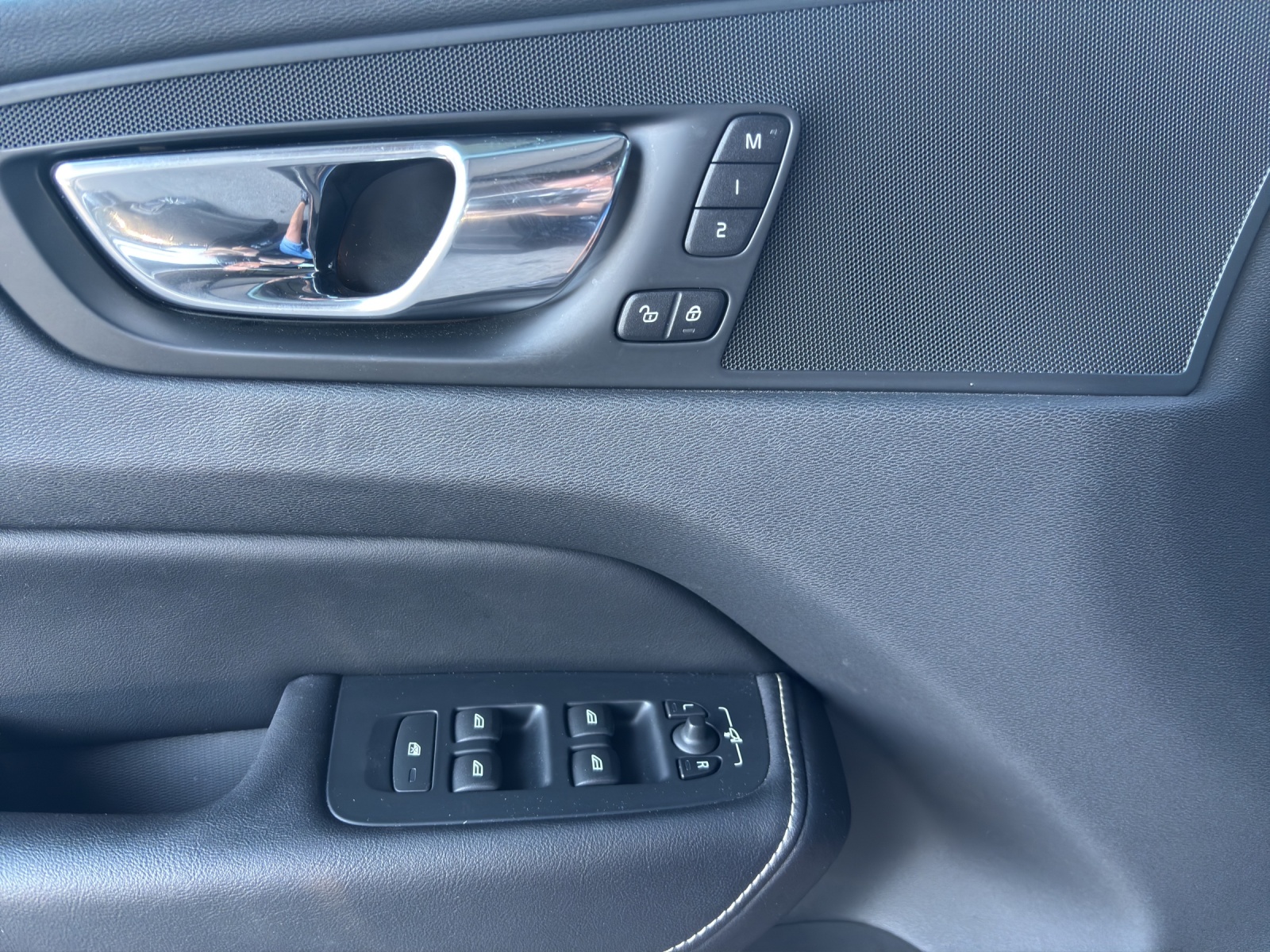 VOLVO XC60 T5 AWD R-Design Geartronic-image-10