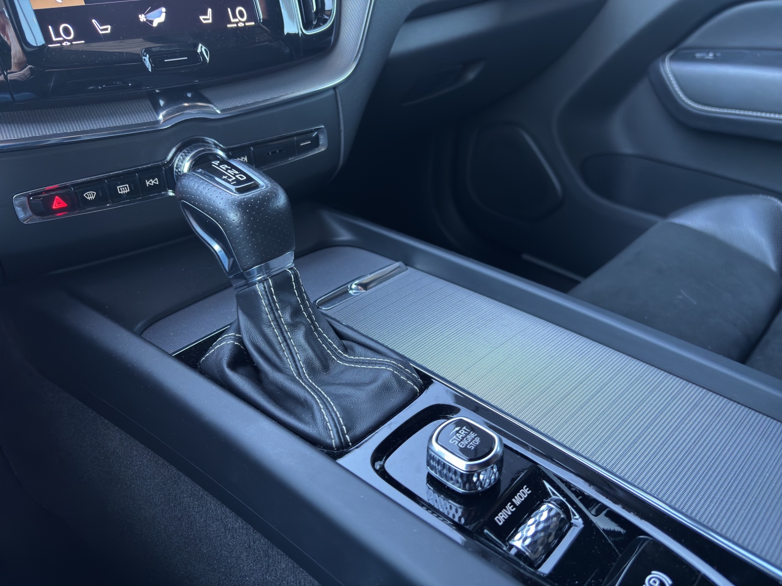 VOLVO XC60 T5 AWD R-Design Geartronic-image-8