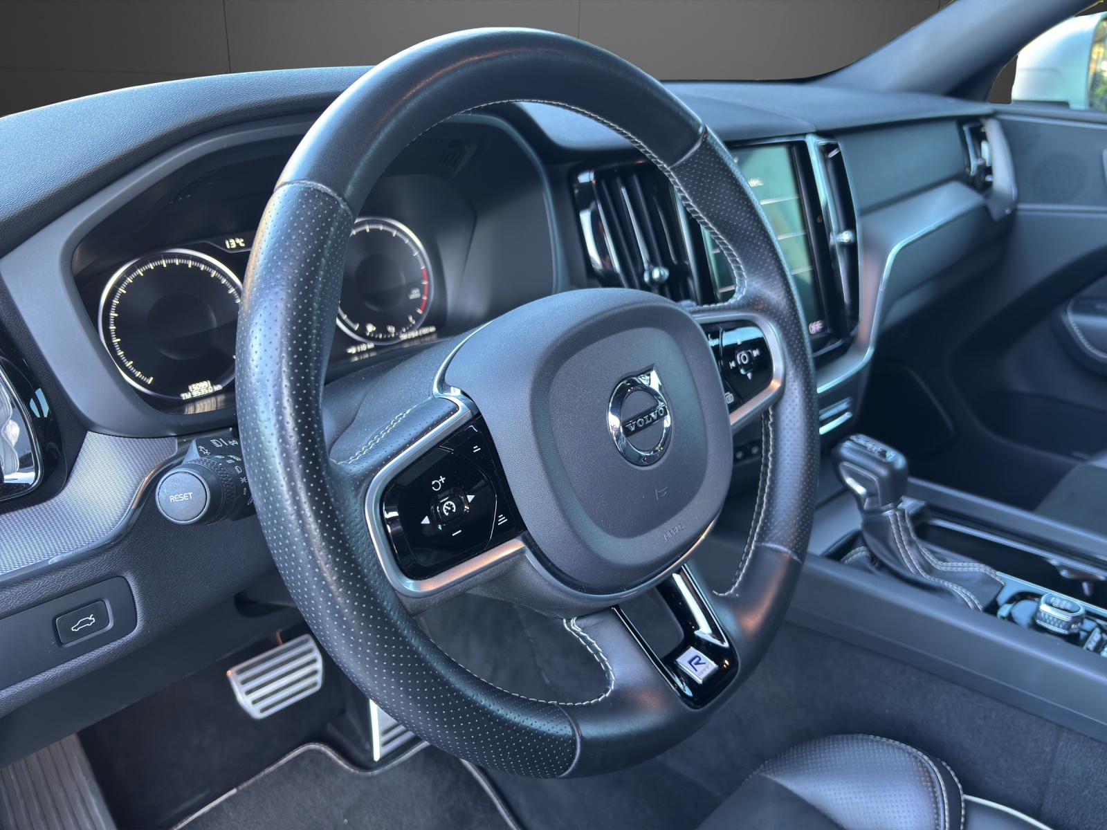VOLVO XC60 T5 AWD R-Design Geartronic-image-3