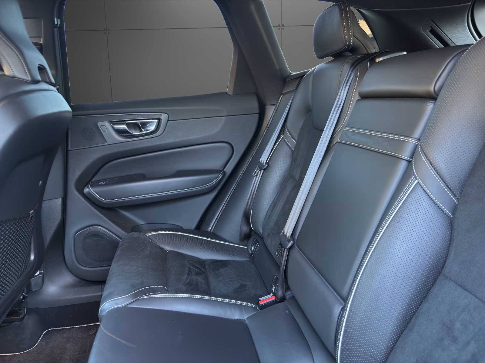 VOLVO XC60 T5 AWD R-Design Geartronic-image-11