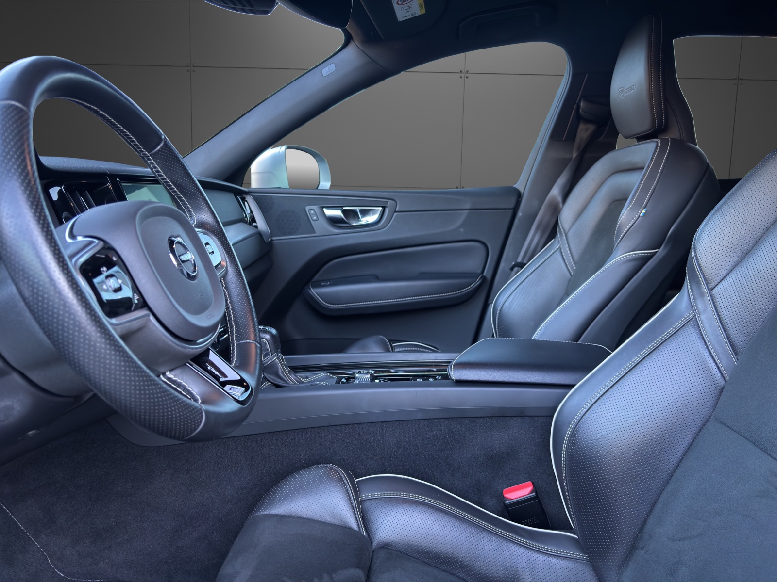 VOLVO XC60 T5 AWD R-Design Geartronic-image-2