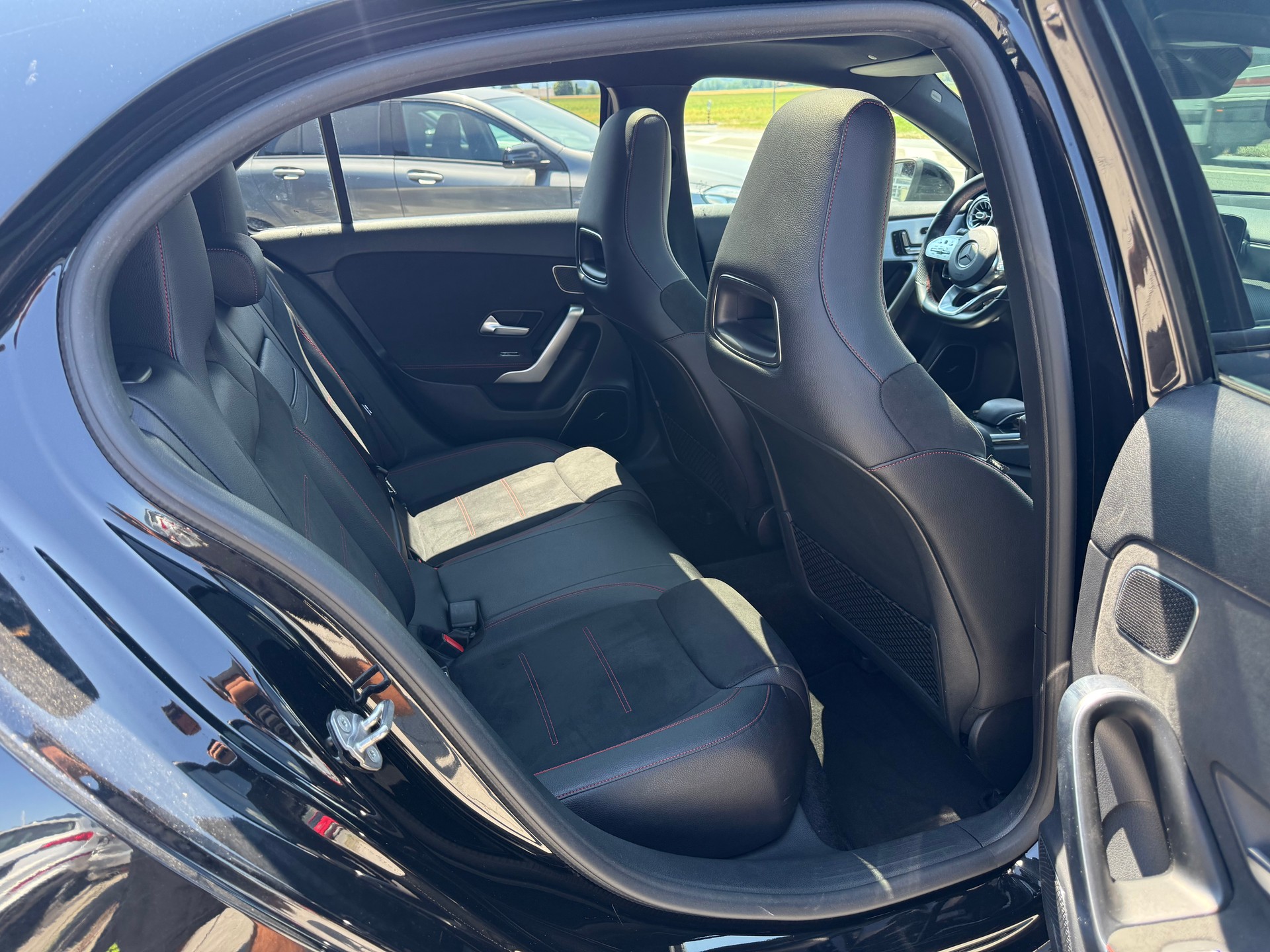 MERCEDES-BENZ A 250 AMG Line 7G-DCT-image-15