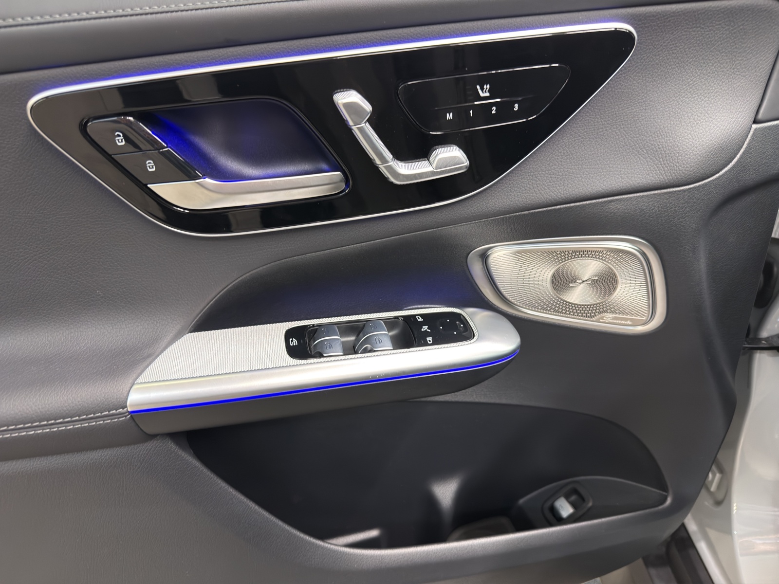 MERCEDES-BENZ GLC 300 4M - AMG / 360 Grad Kamera / Soundsystem / Panorama-Dach-image-12