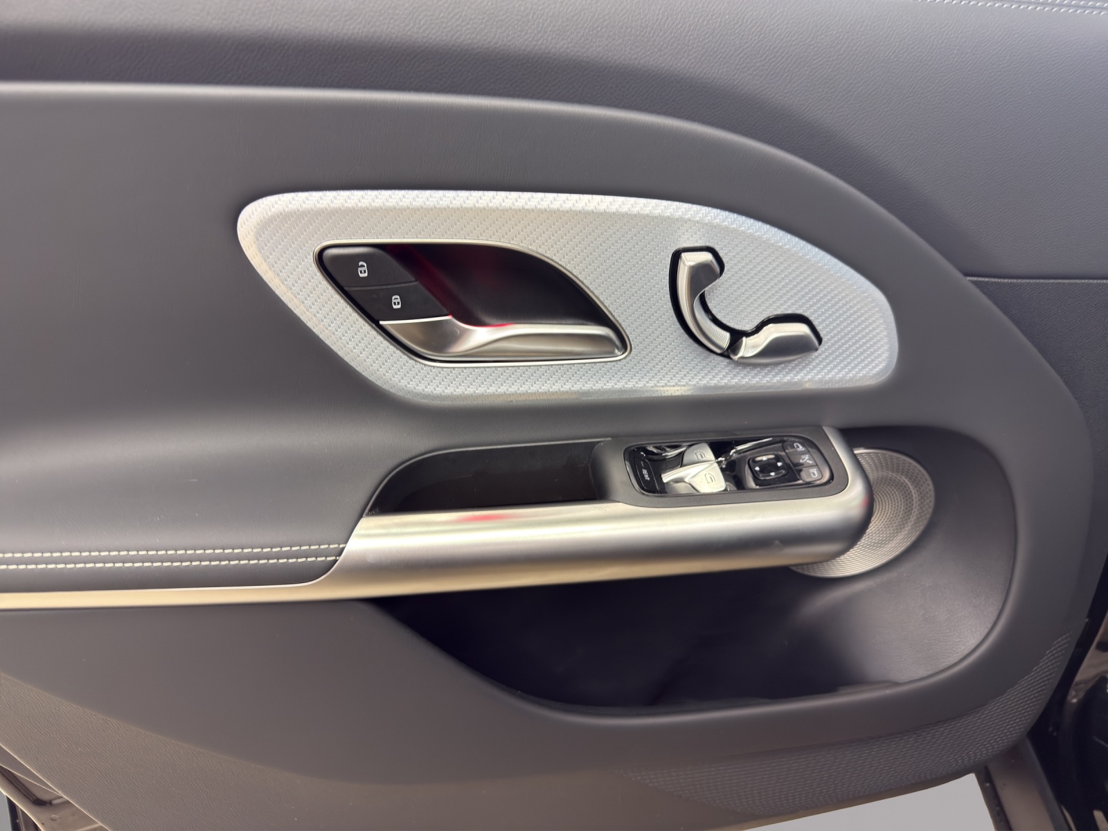 MERCEDES-BENZ GLB 220 4Matic 8G-Tronic-image-12